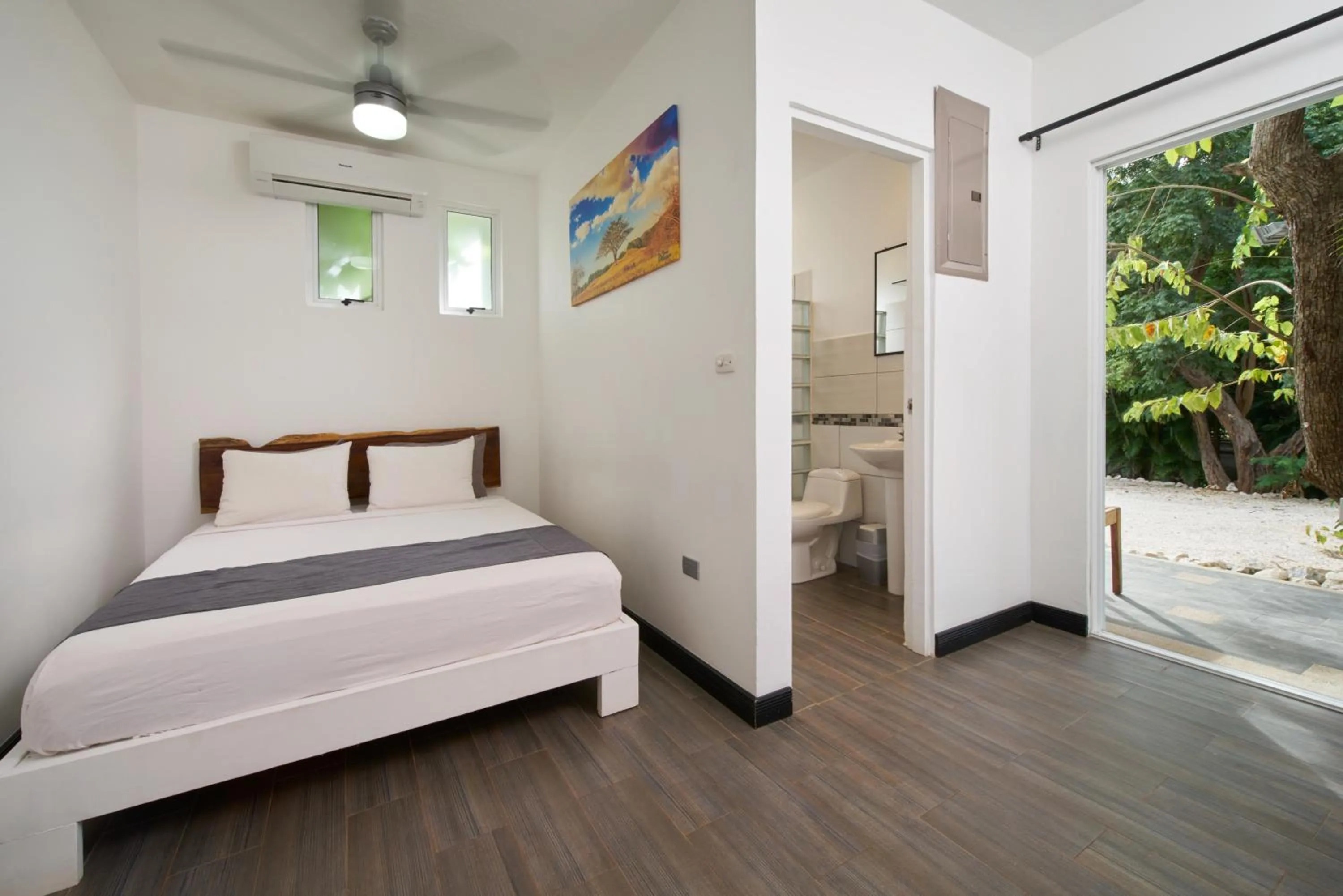 Photo of the whole room, Bed in In the Shade Hotel - Coworking - 300Mbit - Adults Only