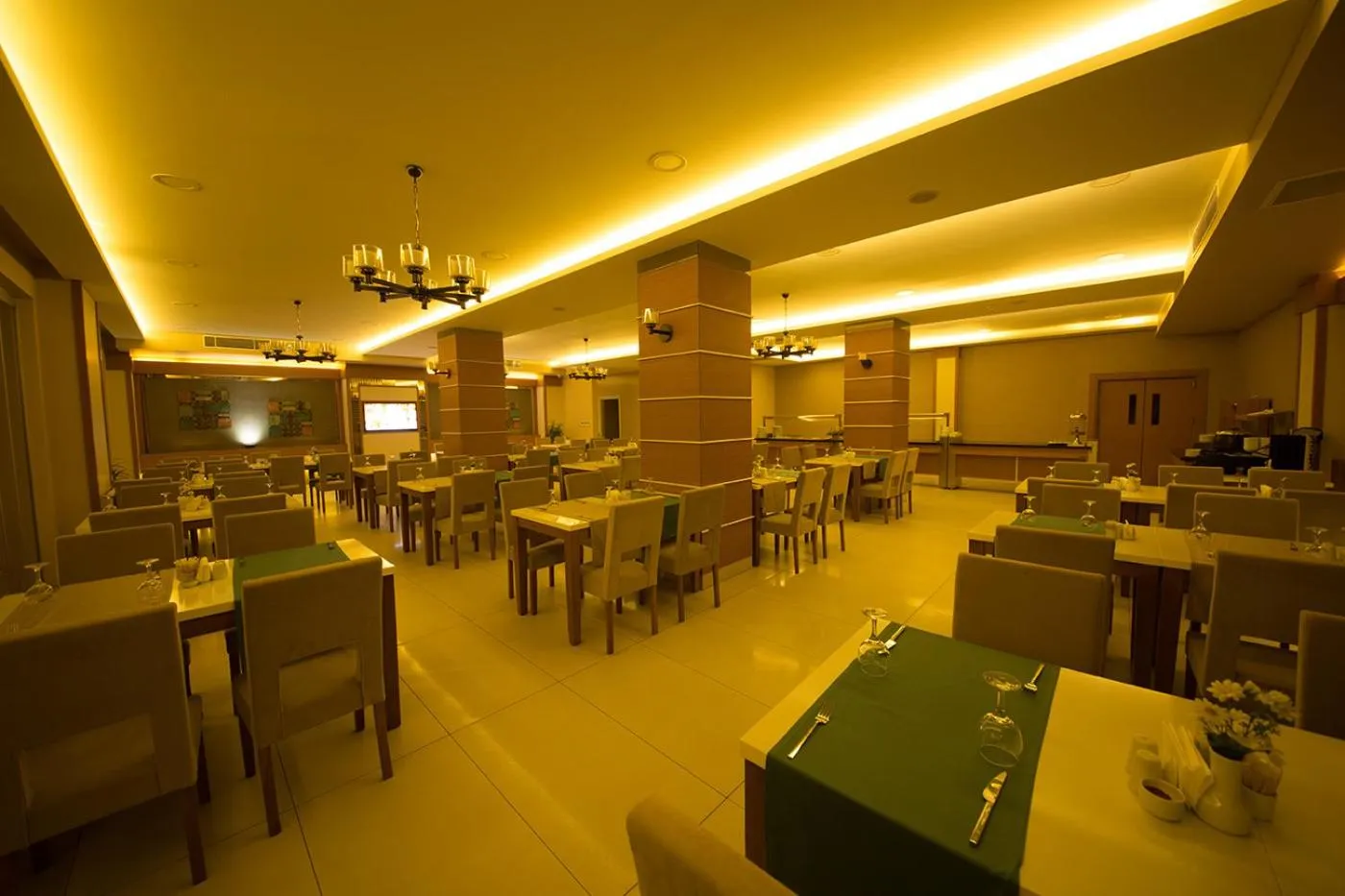 Restaurant/places to eat in White Star Hotel