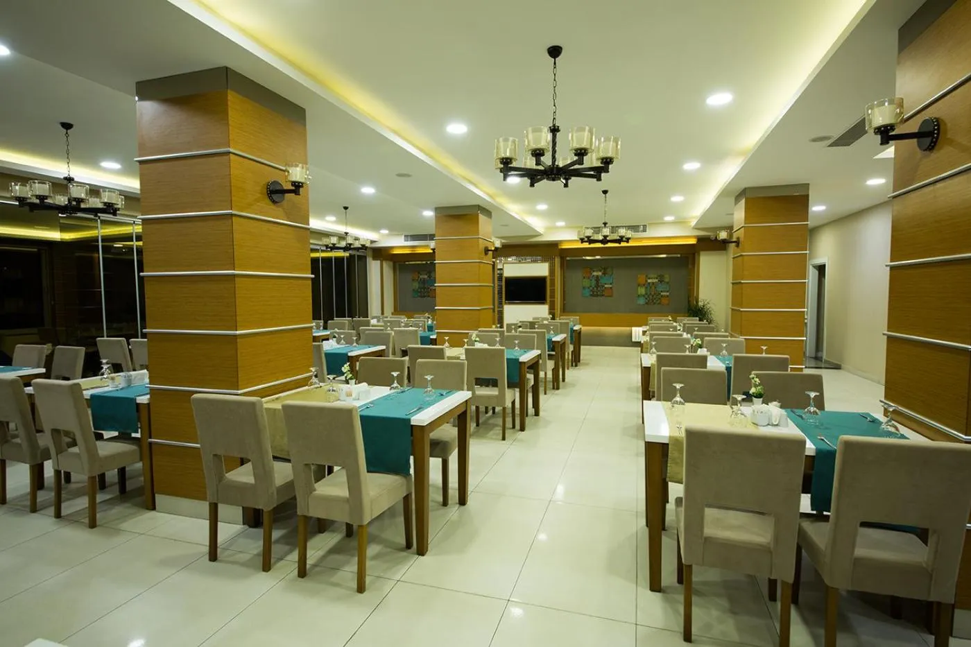 Restaurant/places to eat in White Star Hotel