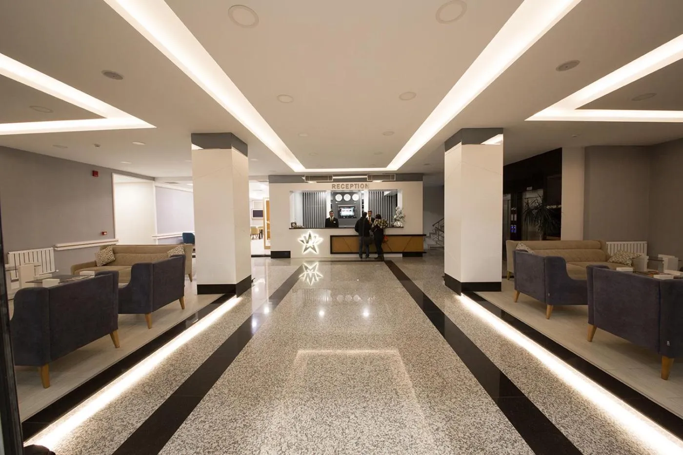 Communal lounge/ TV room in White Star Hotel