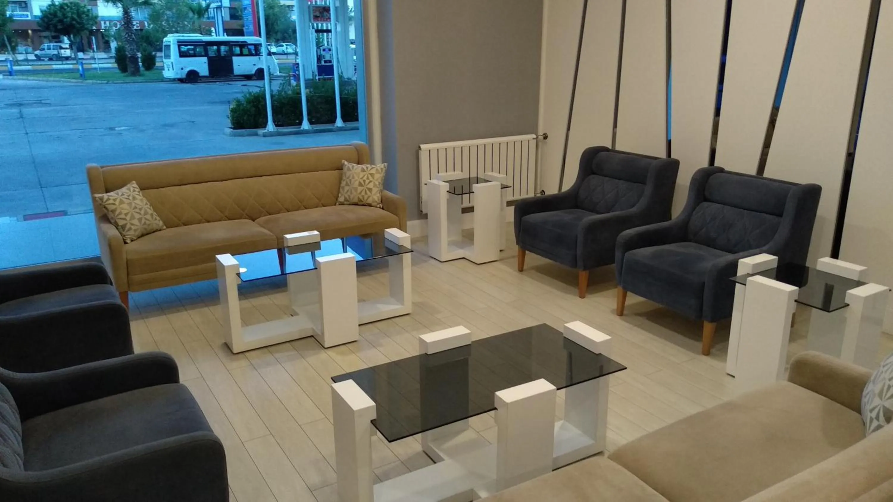 Living room in White Star Hotel