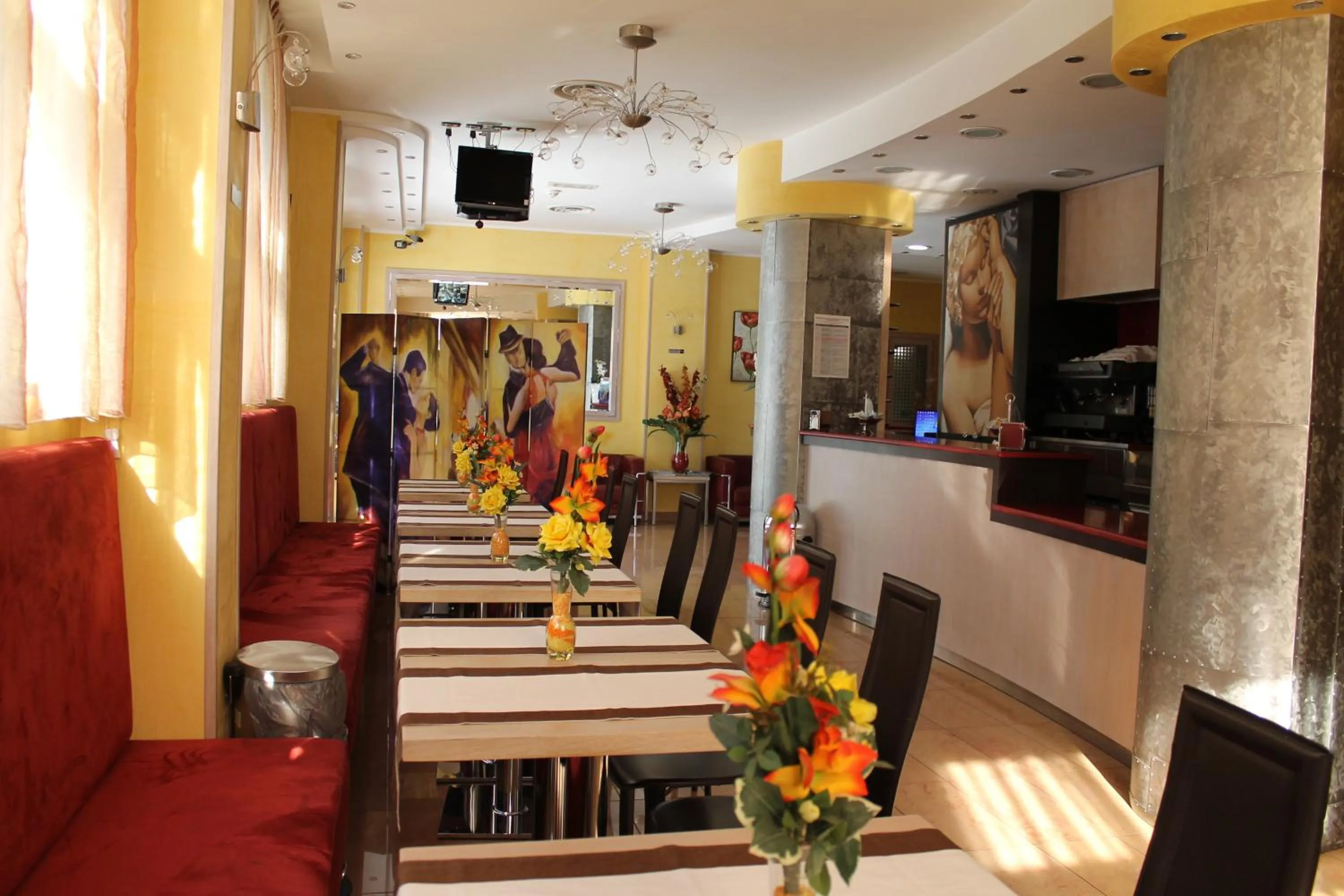 Communal lounge/ TV room in Hotel Cristal Eboli