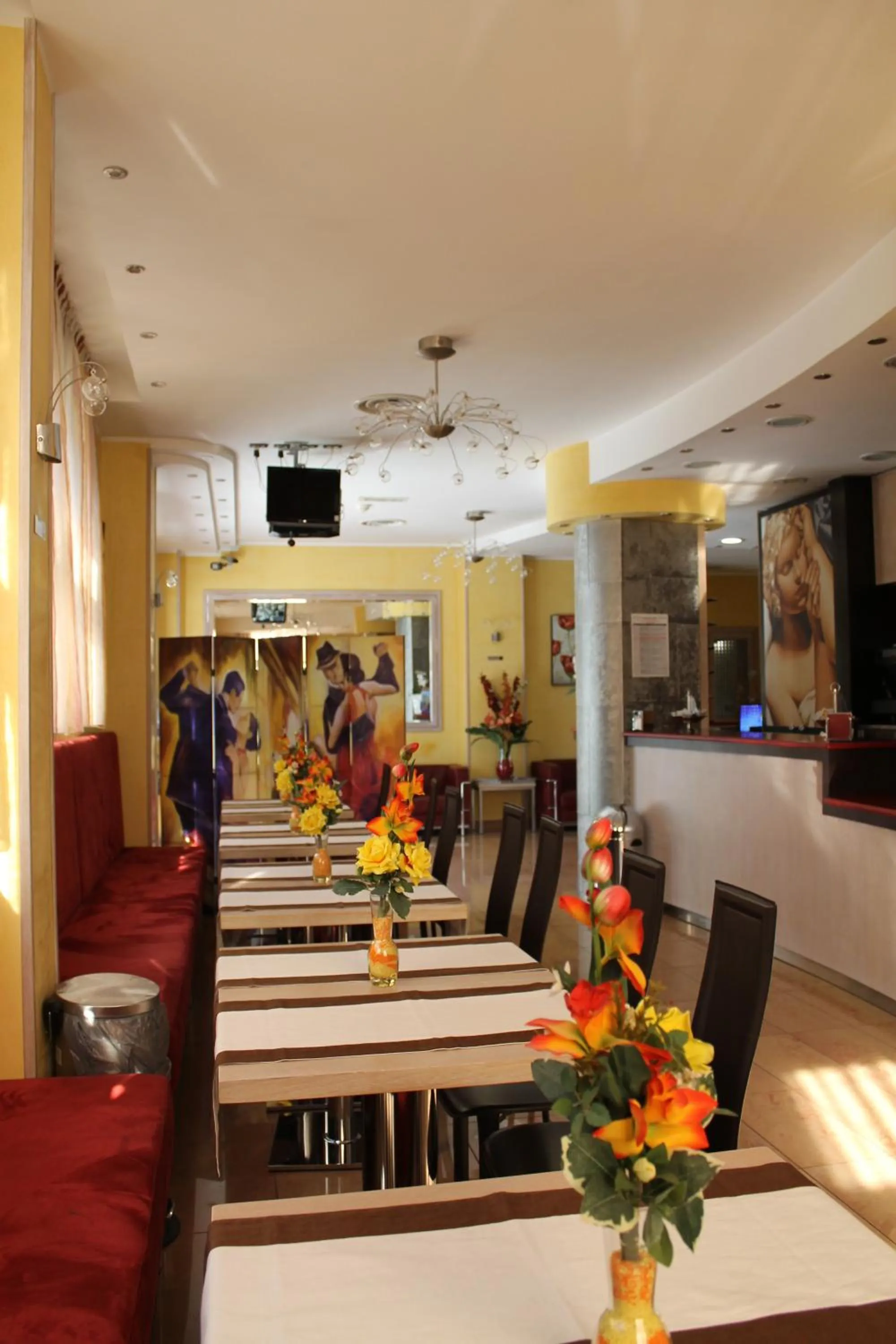 Communal lounge/ TV room in Hotel Cristal Eboli