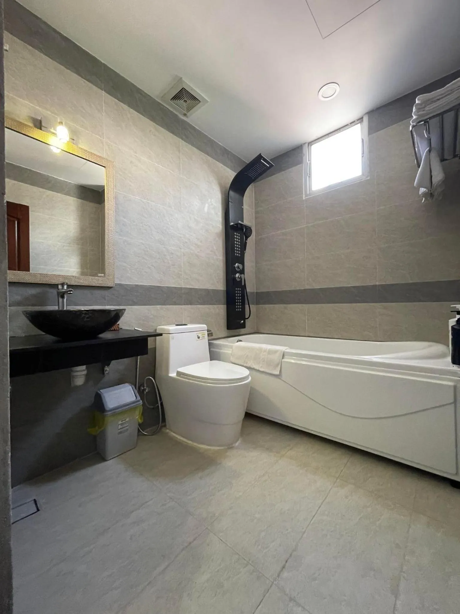 Shower in Y Linh Hotel