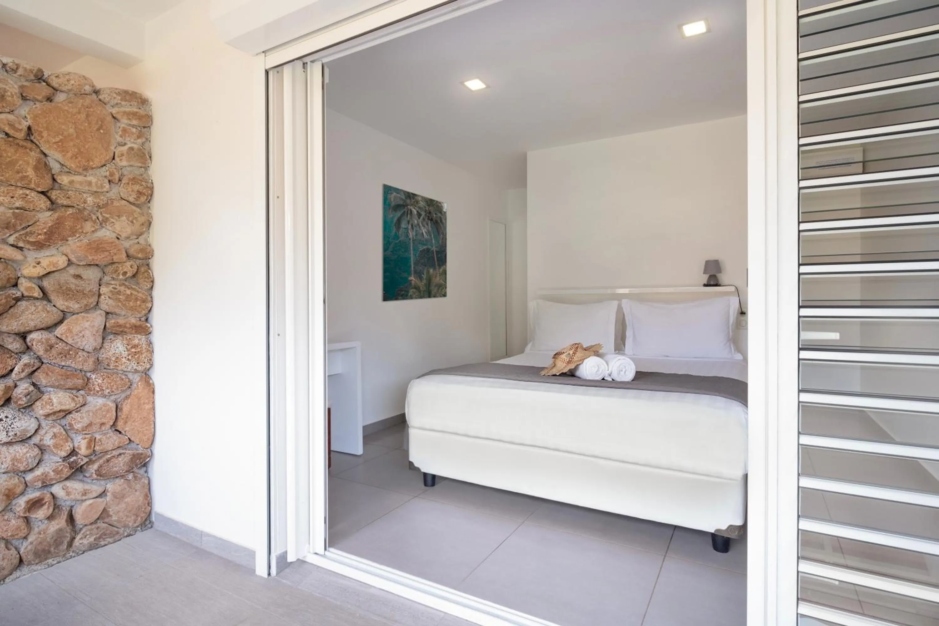 Photo of the whole room, Bed in Moorea Sunset Beach