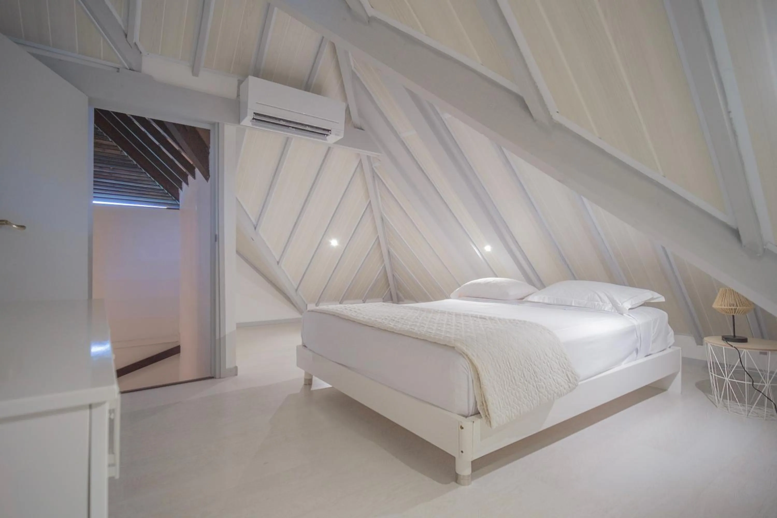 Bed in Moorea Sunset Beach