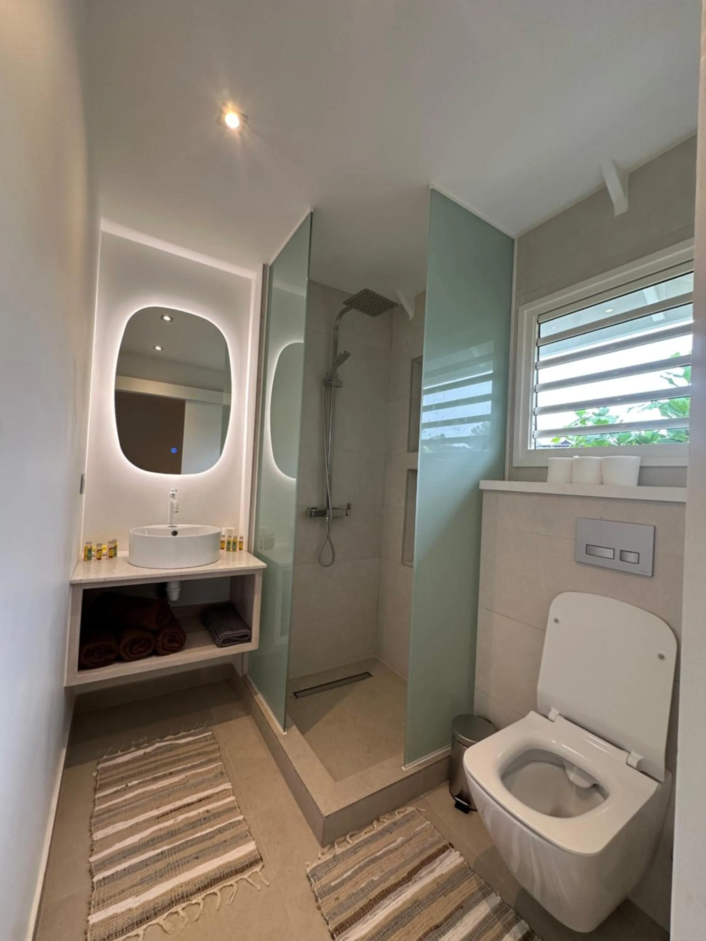 Bathroom in Moorea Sunset Beach