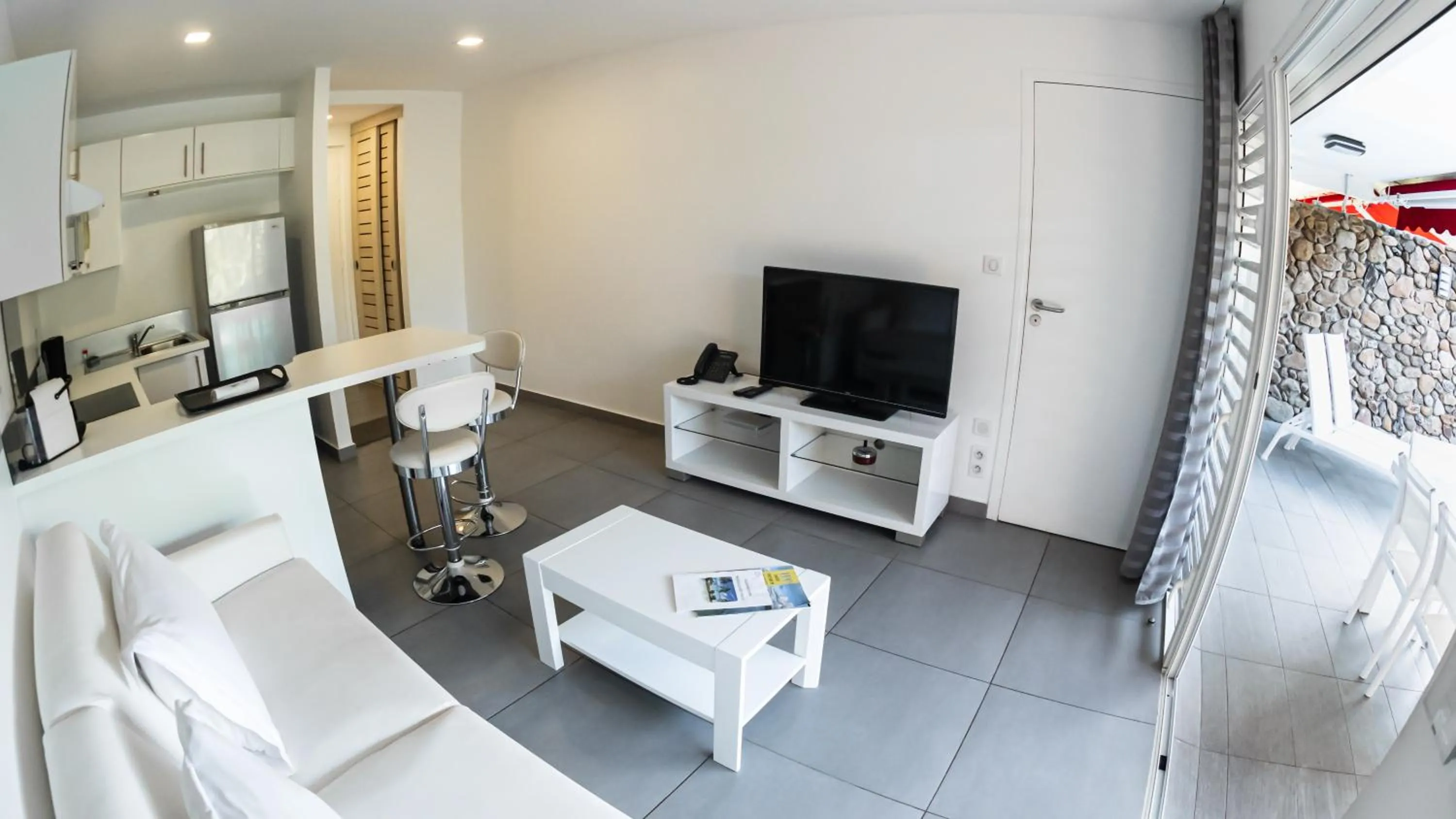 TV and multimedia in Moorea Sunset Beach