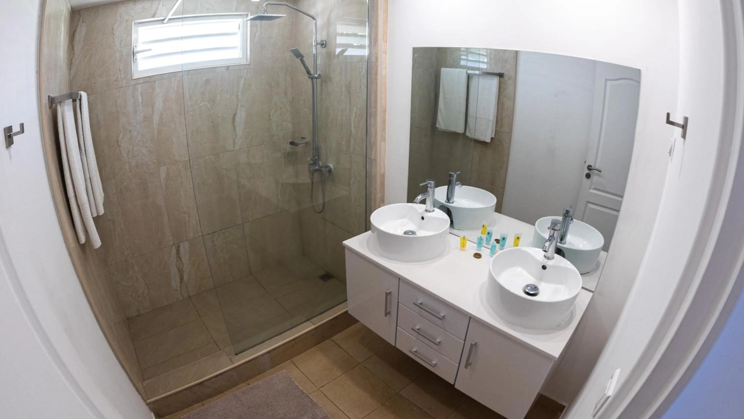 Bathroom in Moorea Sunset Beach