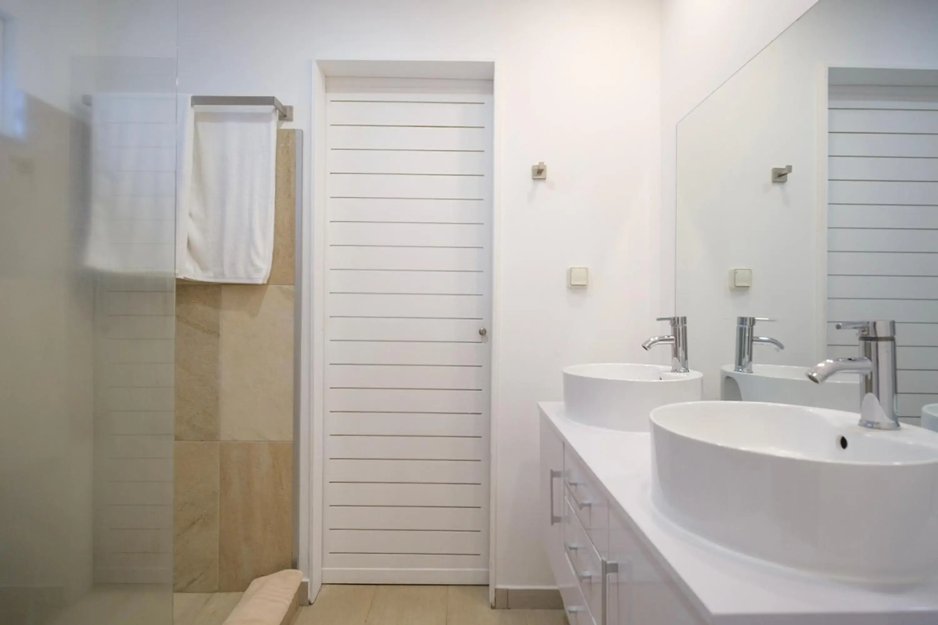 Deluxe Bungalow in Moorea Sunset Beach Deluxe Bungalow in Moorea Sunset Beach