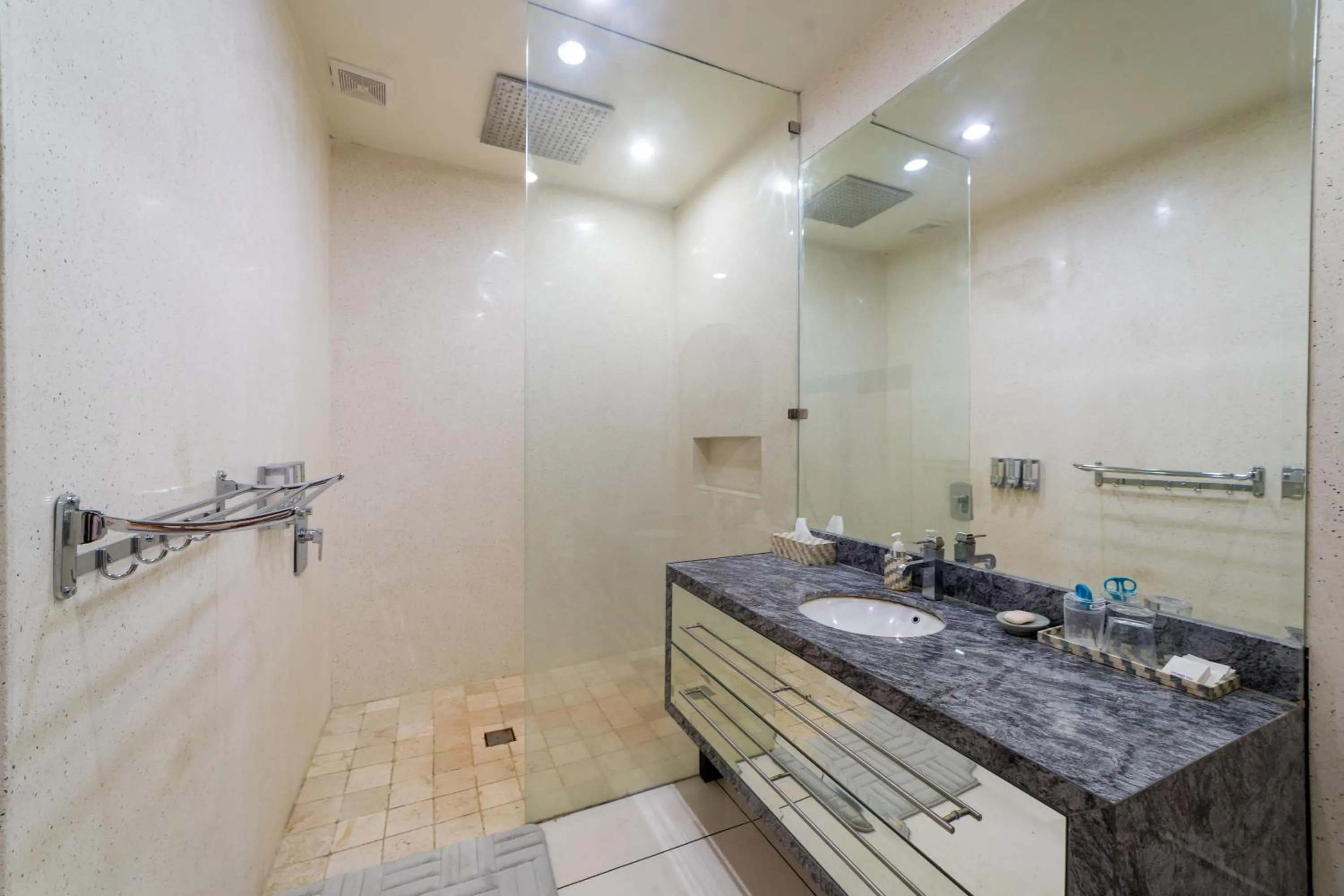 Shower in Villa Costa Plenty