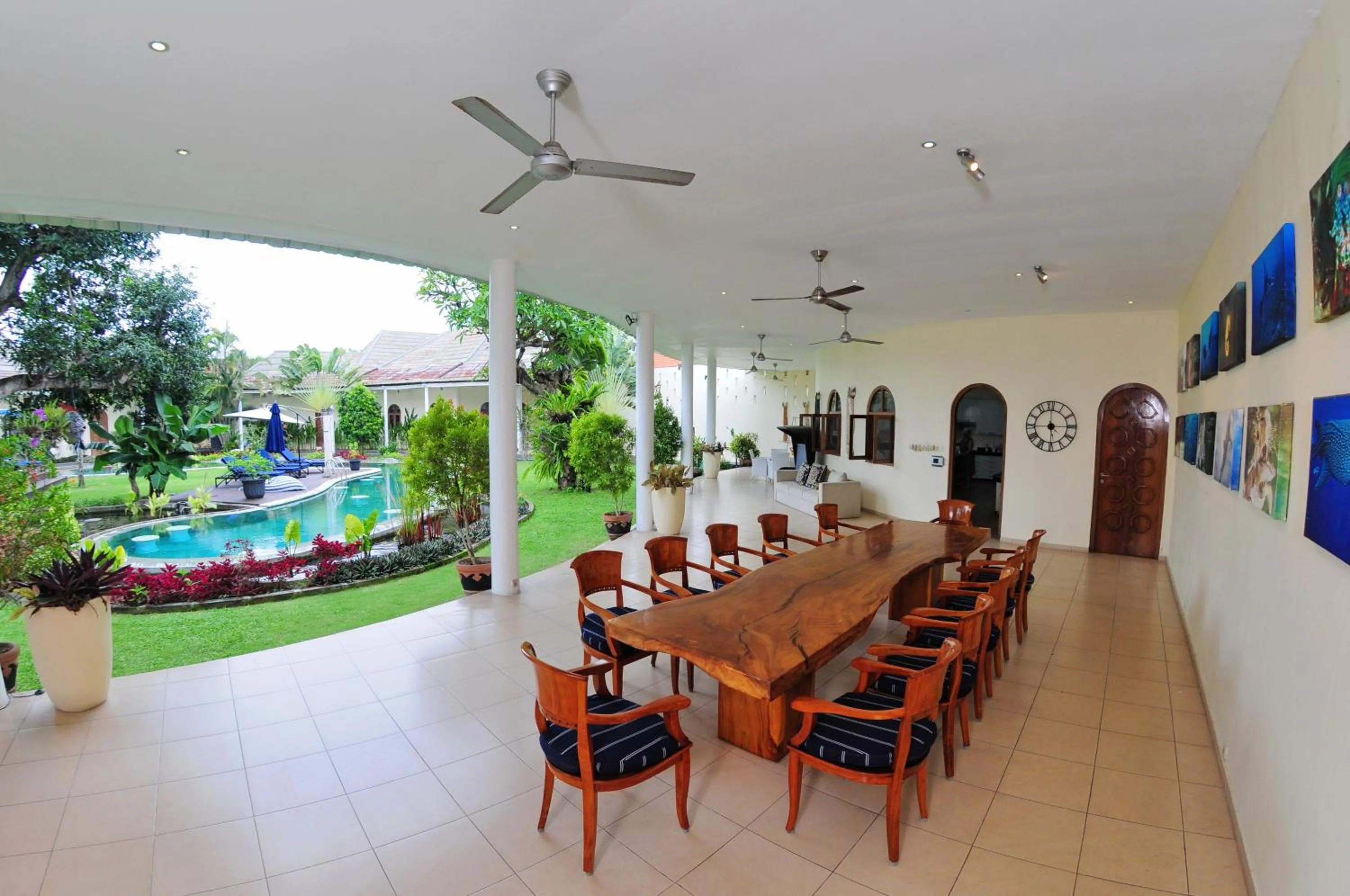 Restaurant/places to eat in Villa Costa Plenty