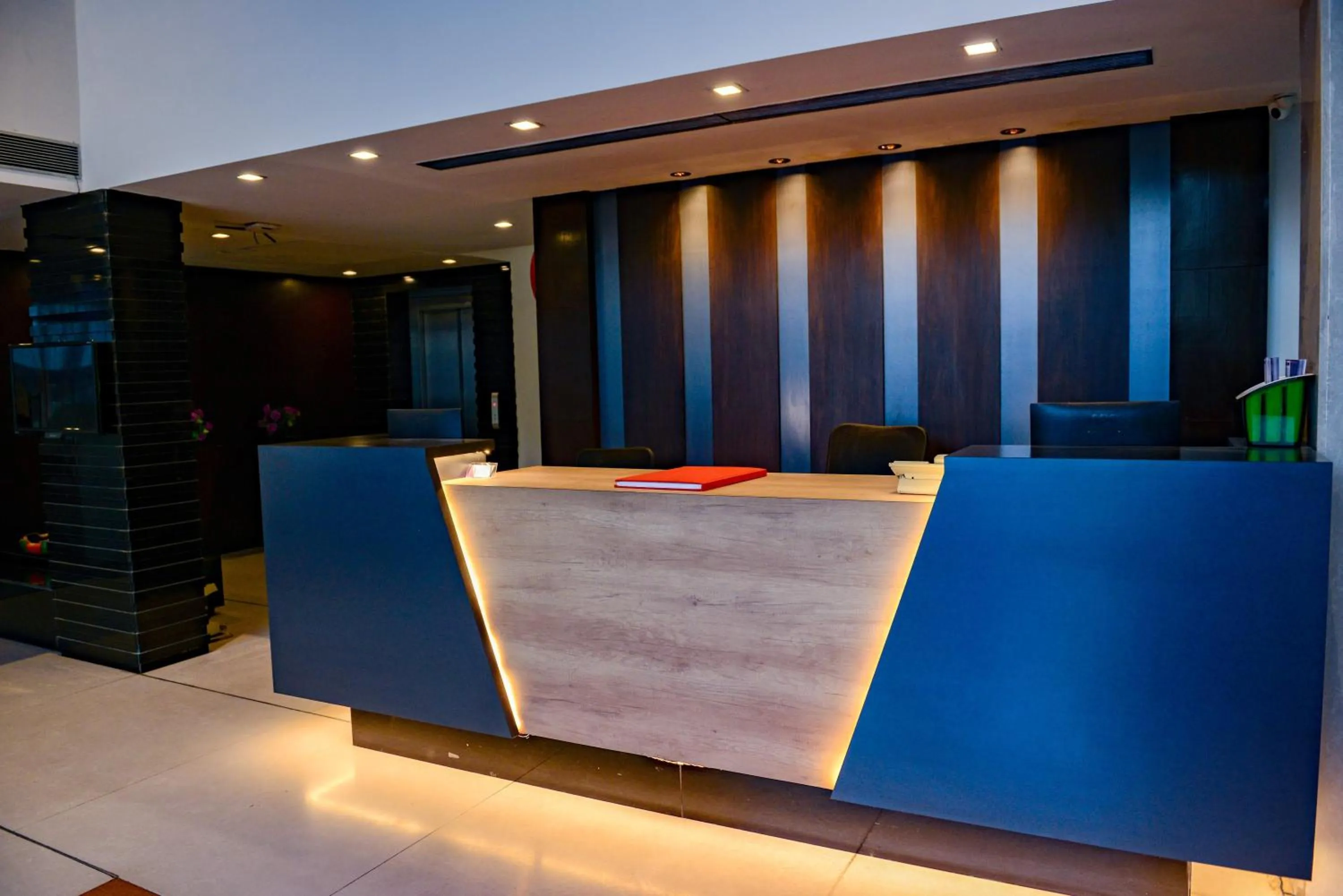 Lobby or reception in Veronica Hotel