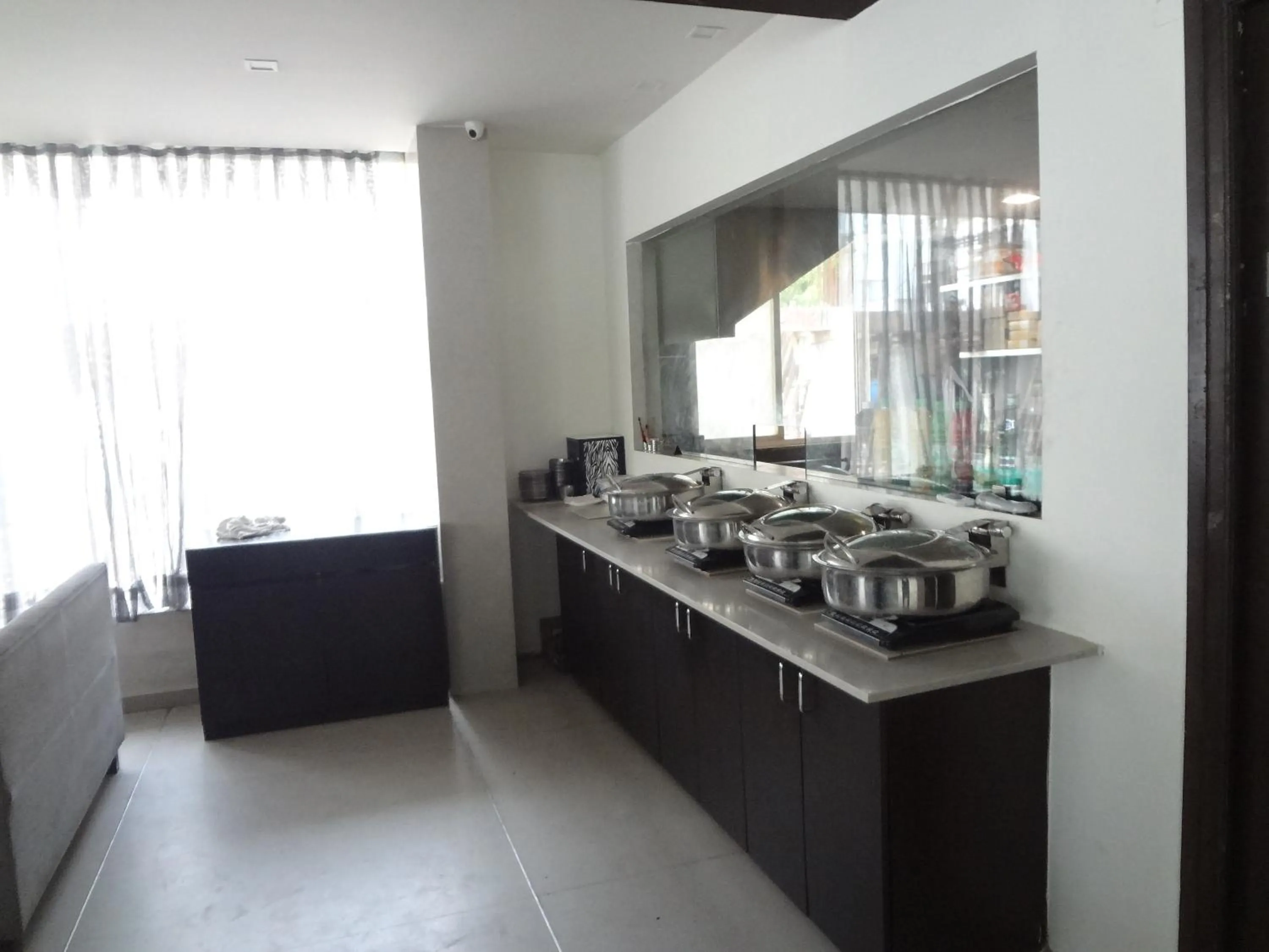 Restaurant/places to eat in Veronica Hotel