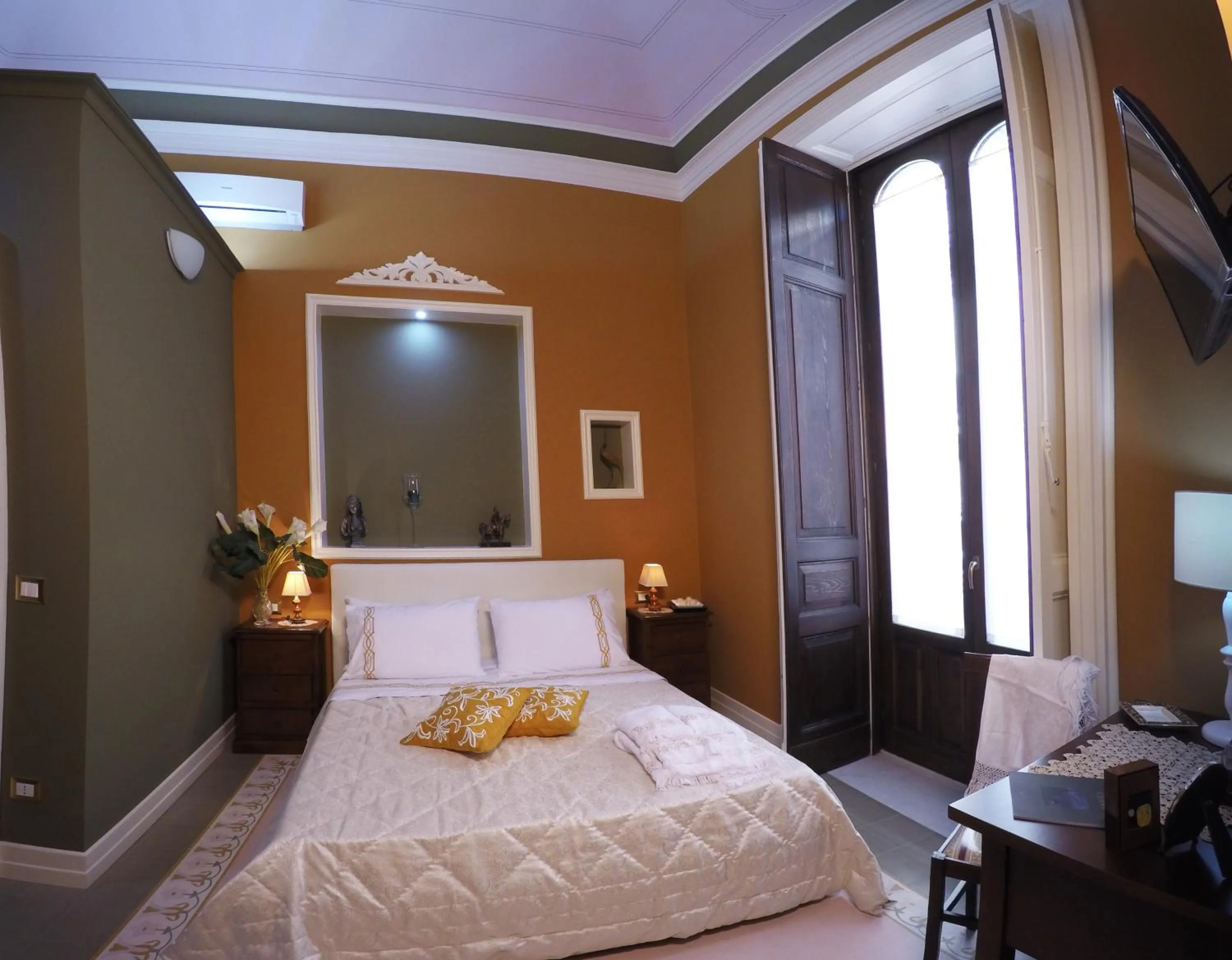 Facade/entrance, Bed in Art Fashion House Luxury Rooms