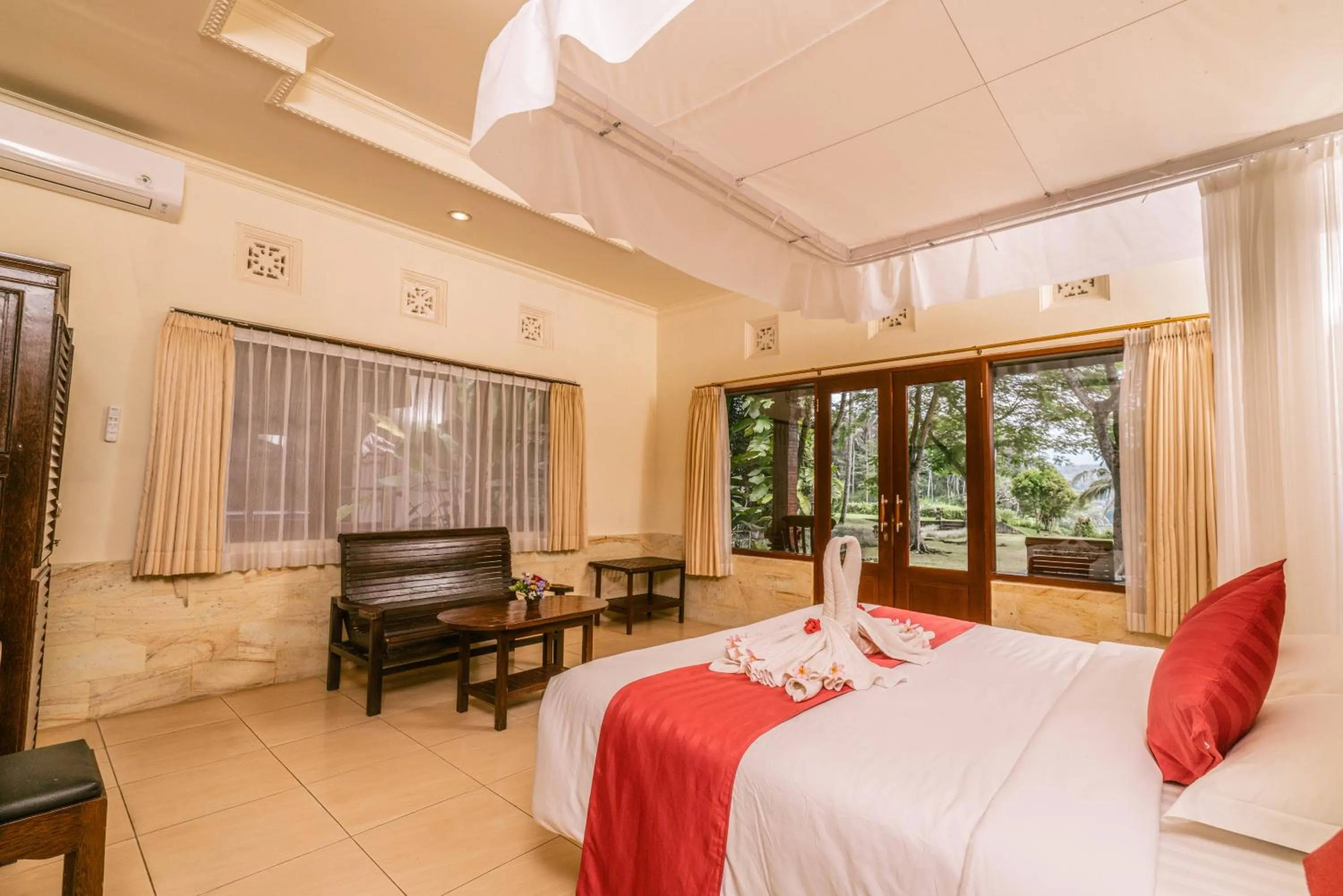 Bed in Mahagiri Resort & Restaurant
