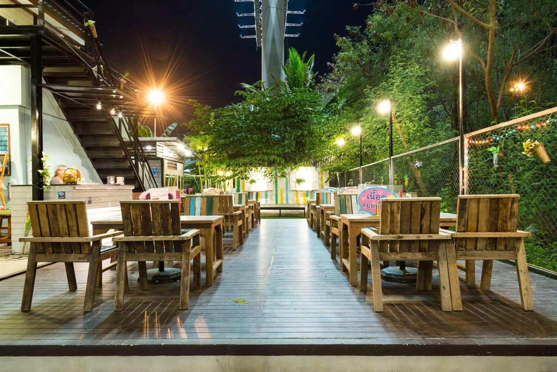 Restaurant/places to eat in Nang Ta Yon @ Ban Thap Chang Hostel