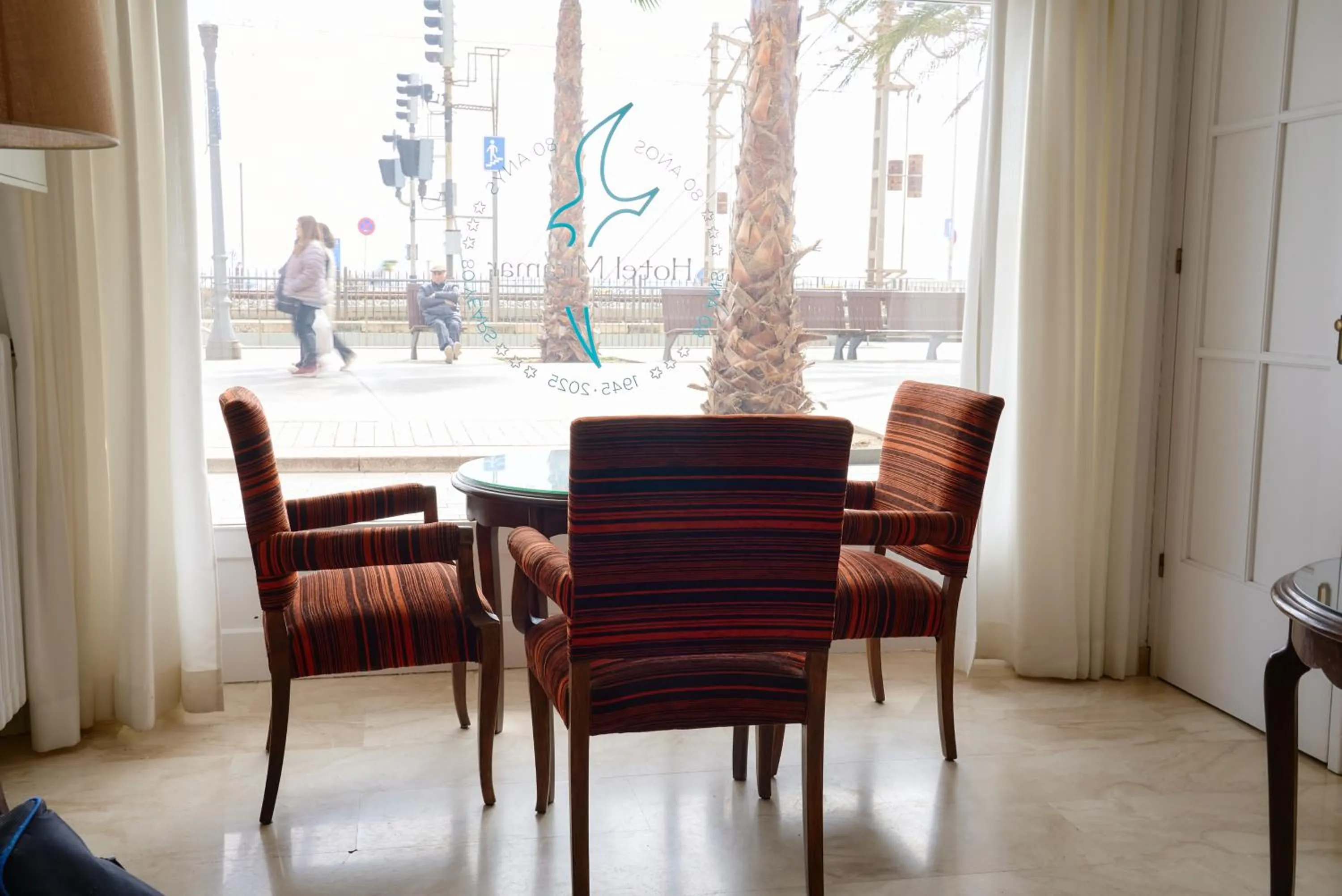 Communal lounge/ TV room in Hotel Miramar Badalona