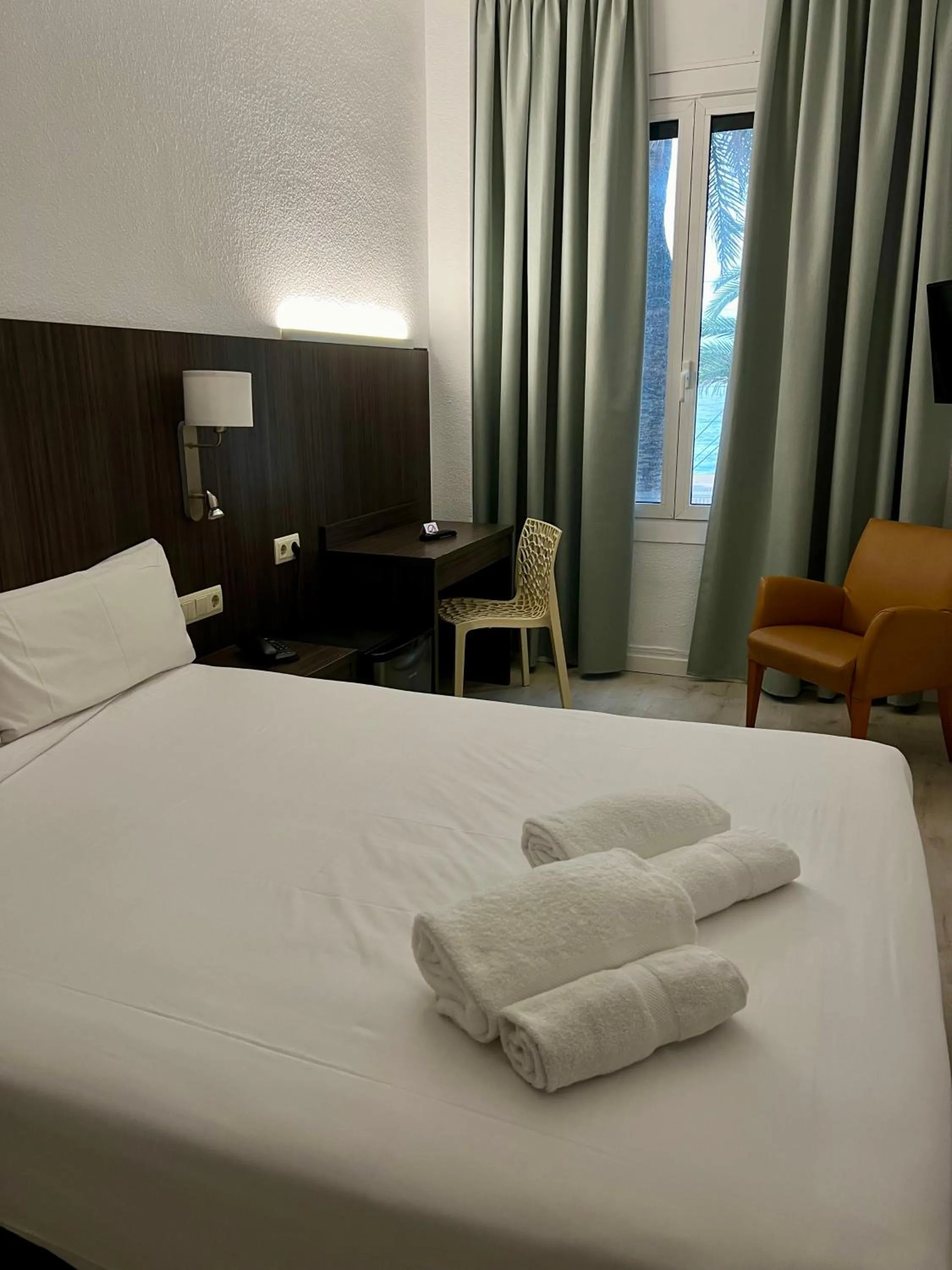 View (from property/room), Bed in Hotel Miramar Badalona