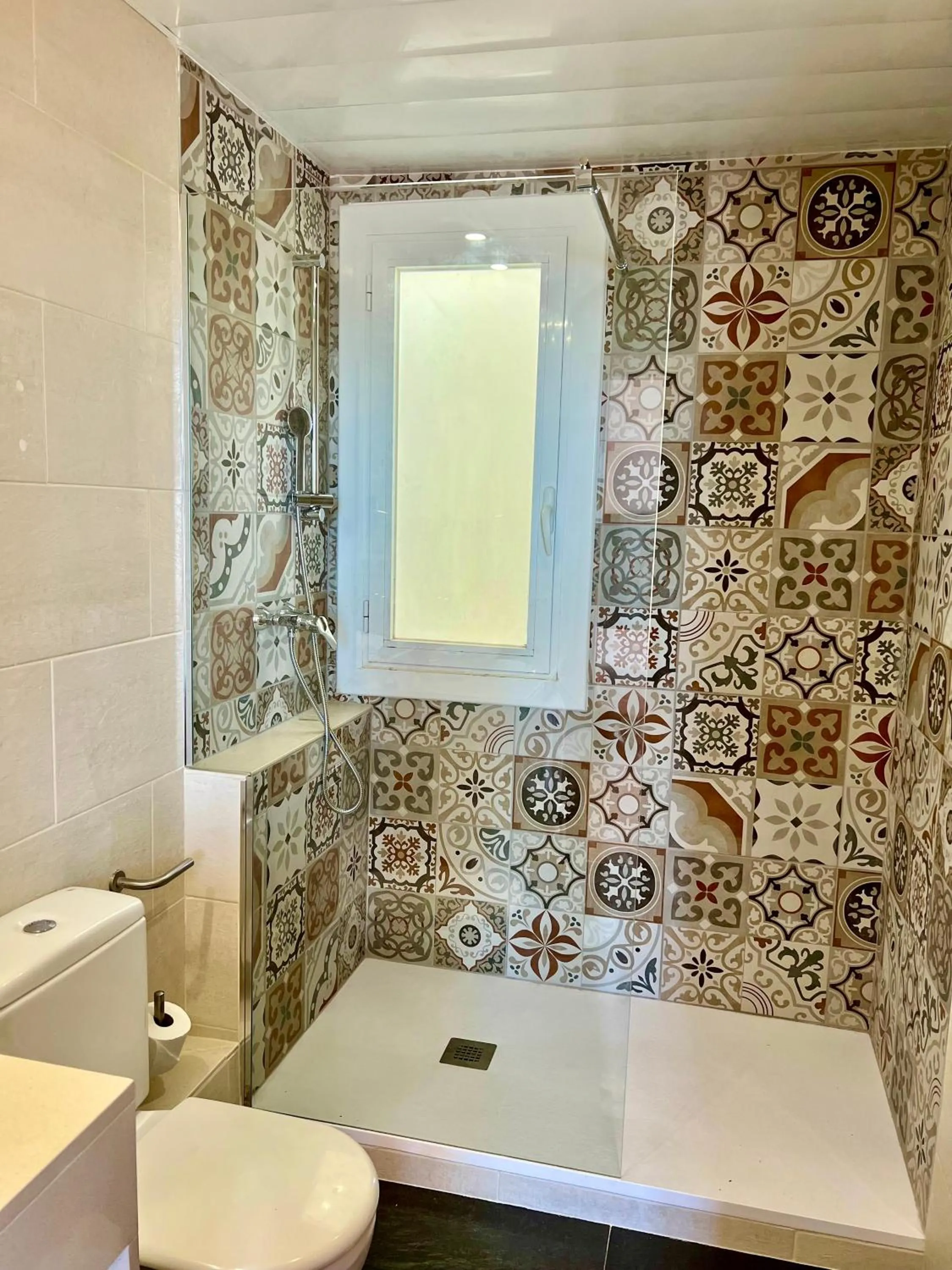 Bathroom in Hotel Miramar Badalona