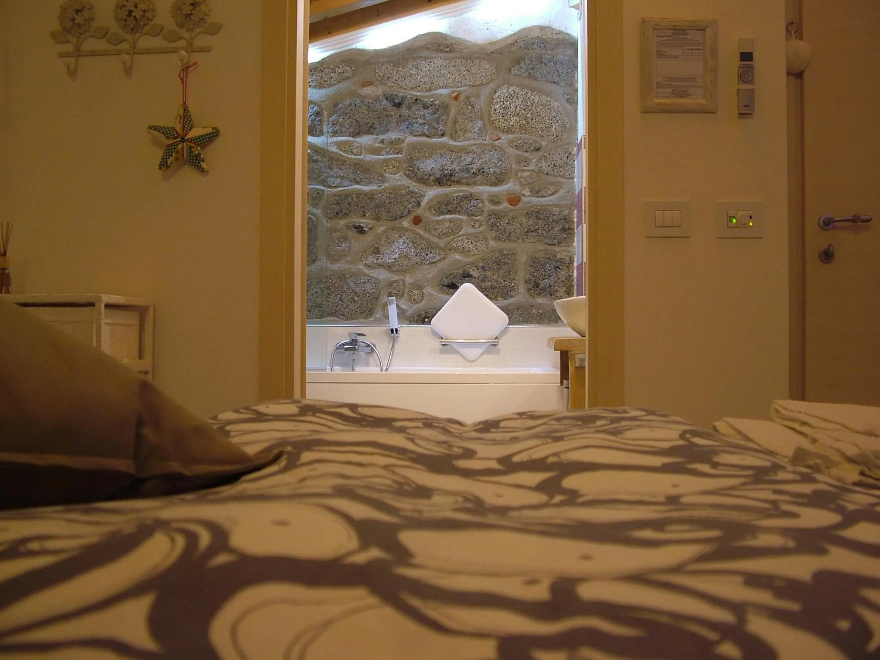 Shower, Bed in B&B Il Noce alla Finestra