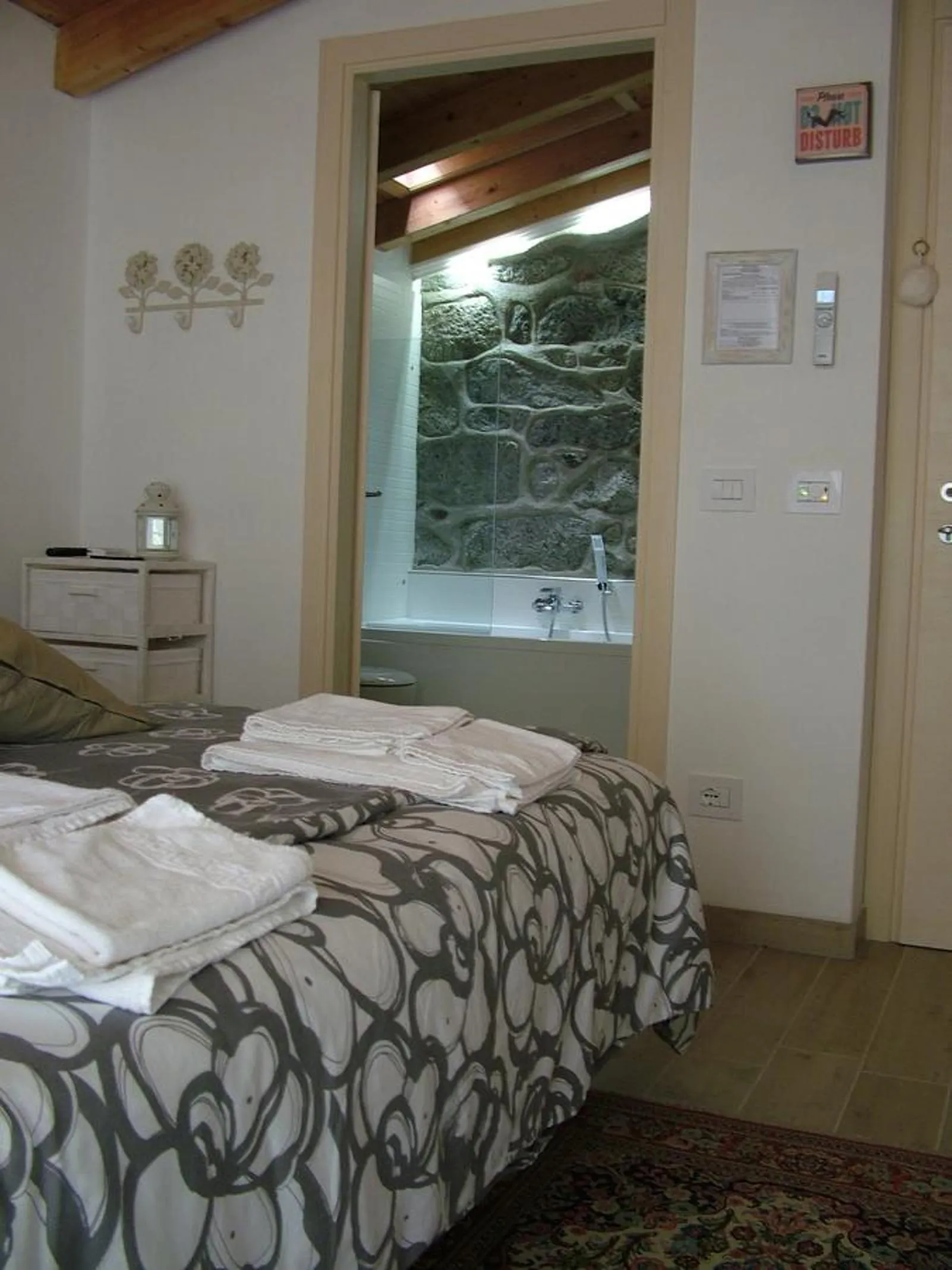 Hot Tub, Bed in B&B Il Noce alla Finestra