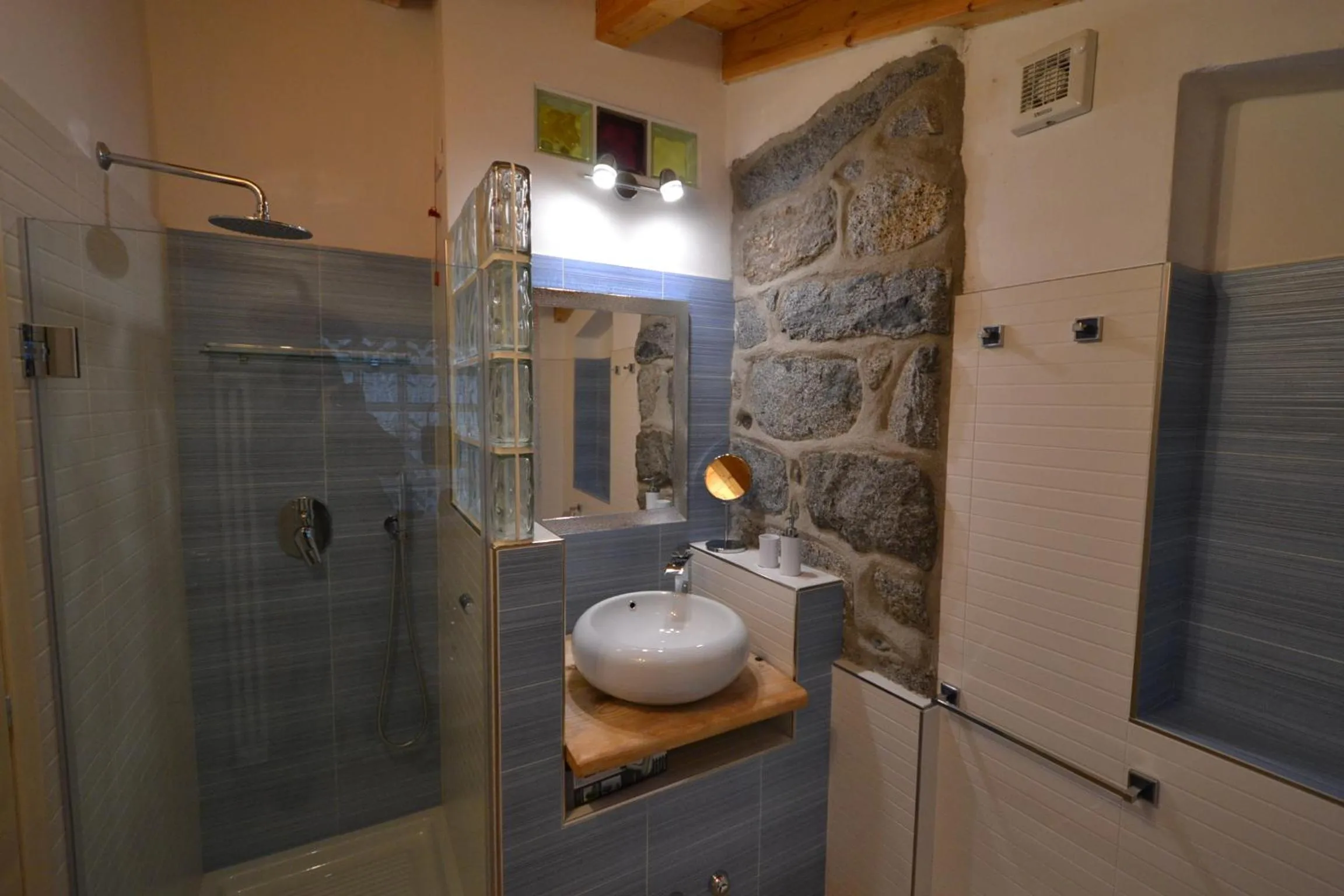 Shower in B&B Il Noce alla Finestra
