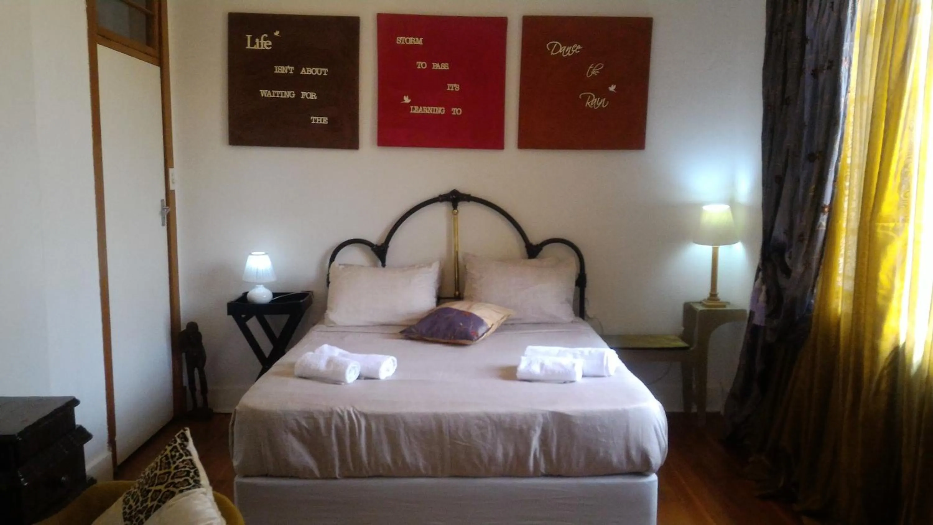 Photo of the whole room, Bed in Westmoreland Lodge