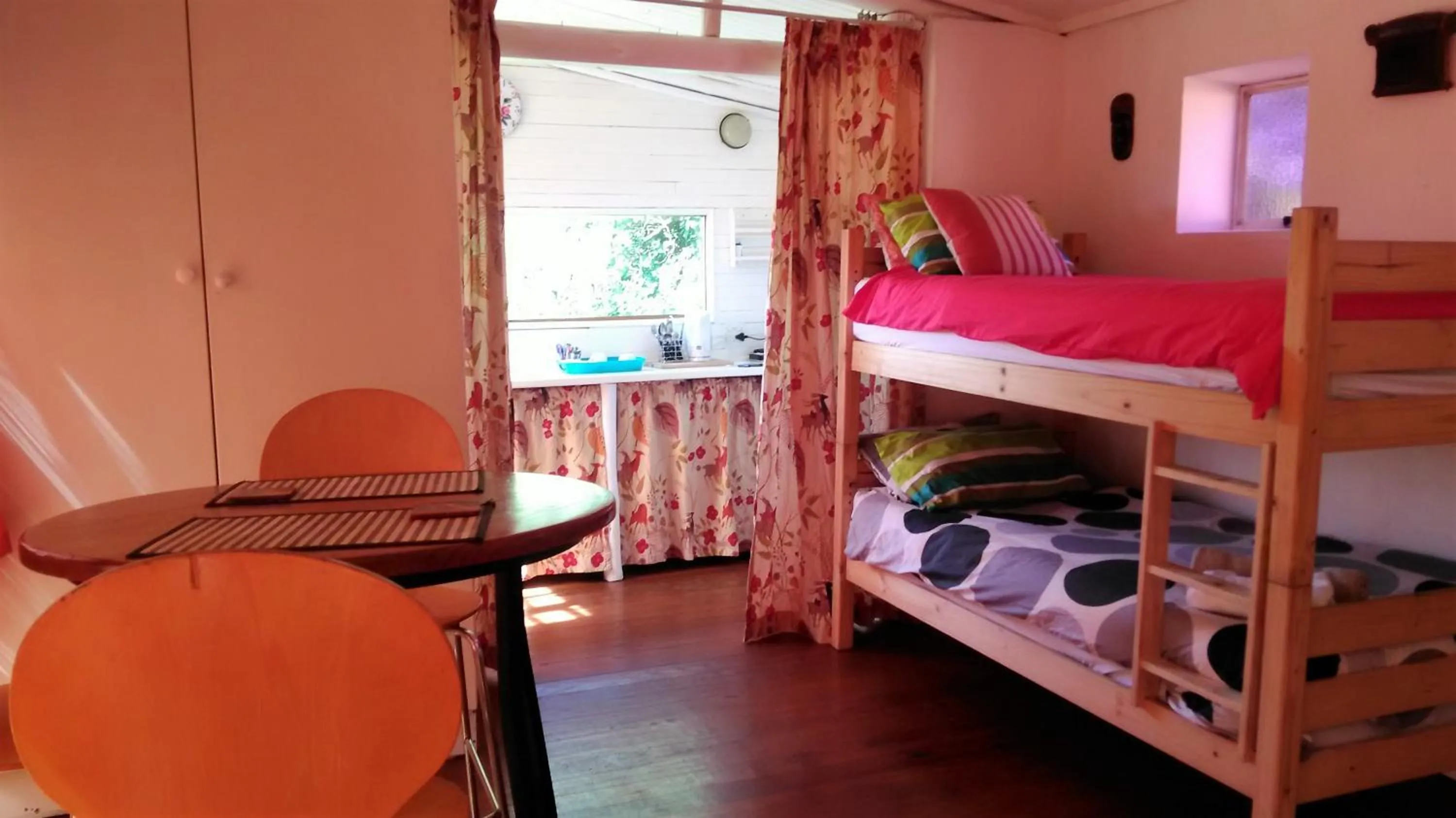 bunk bed, Bed in Westmoreland Lodge