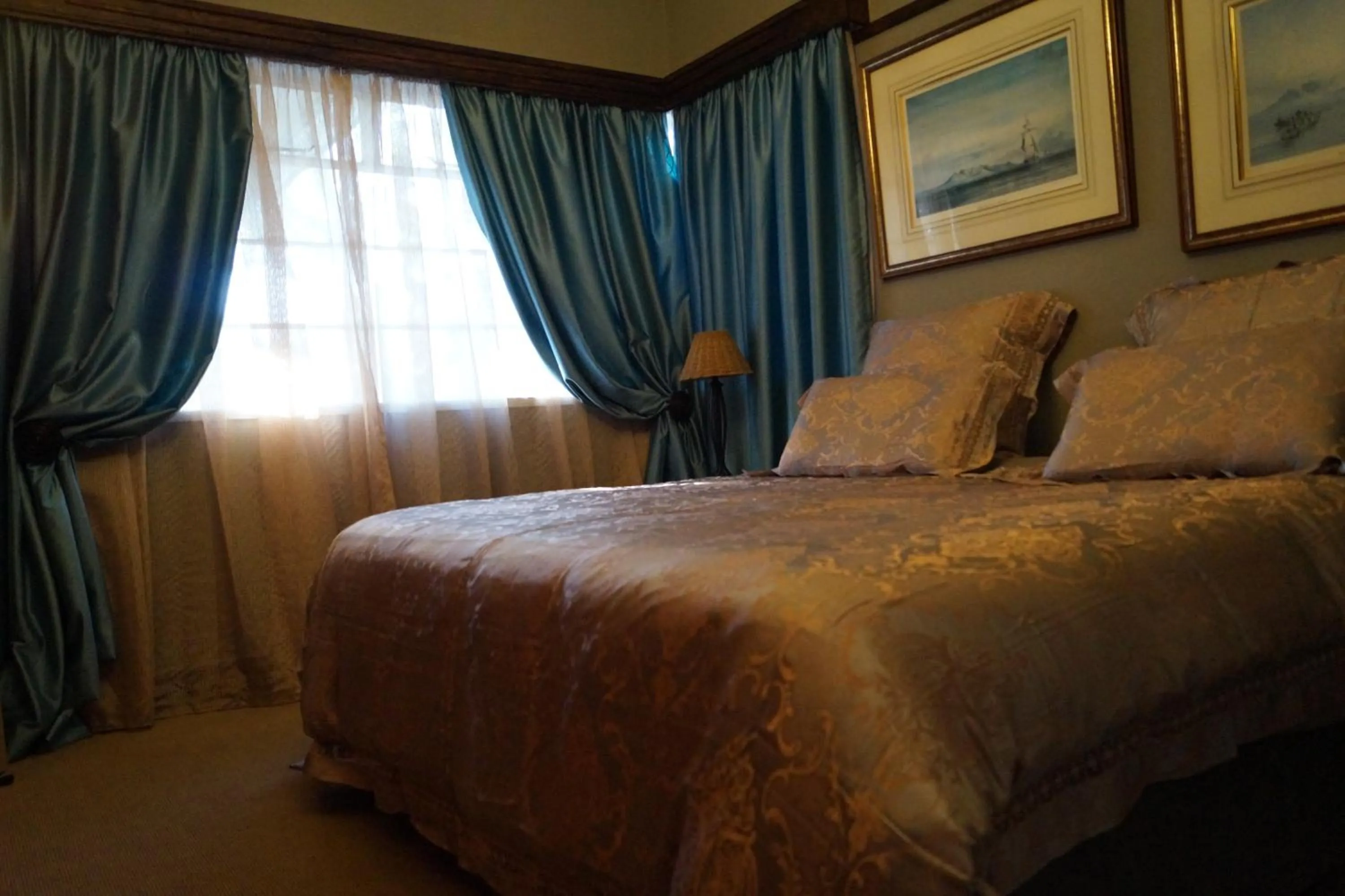 Bedroom, Bed in Westmoreland Lodge