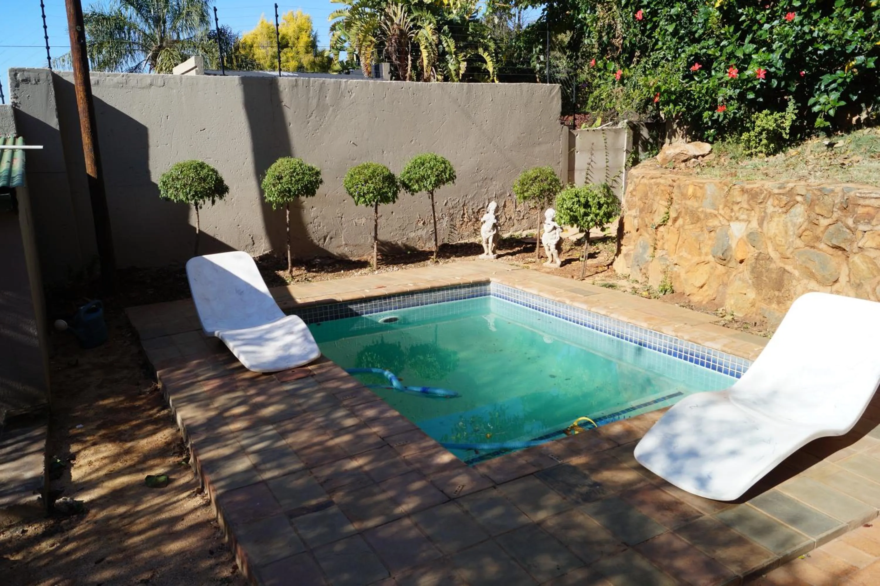 Swimming pool in Westmoreland Lodge