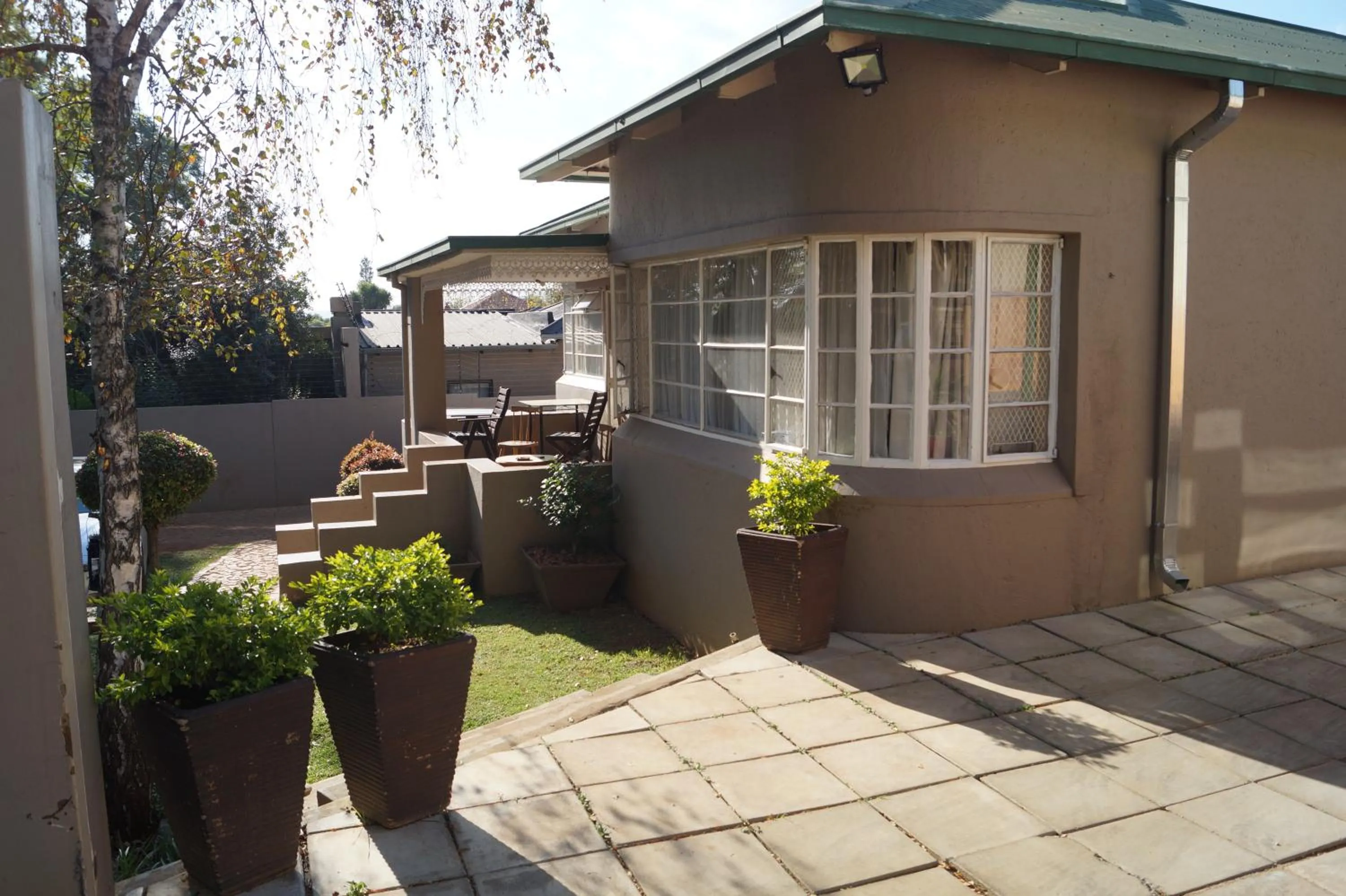 Facade/entrance in Westmoreland Lodge