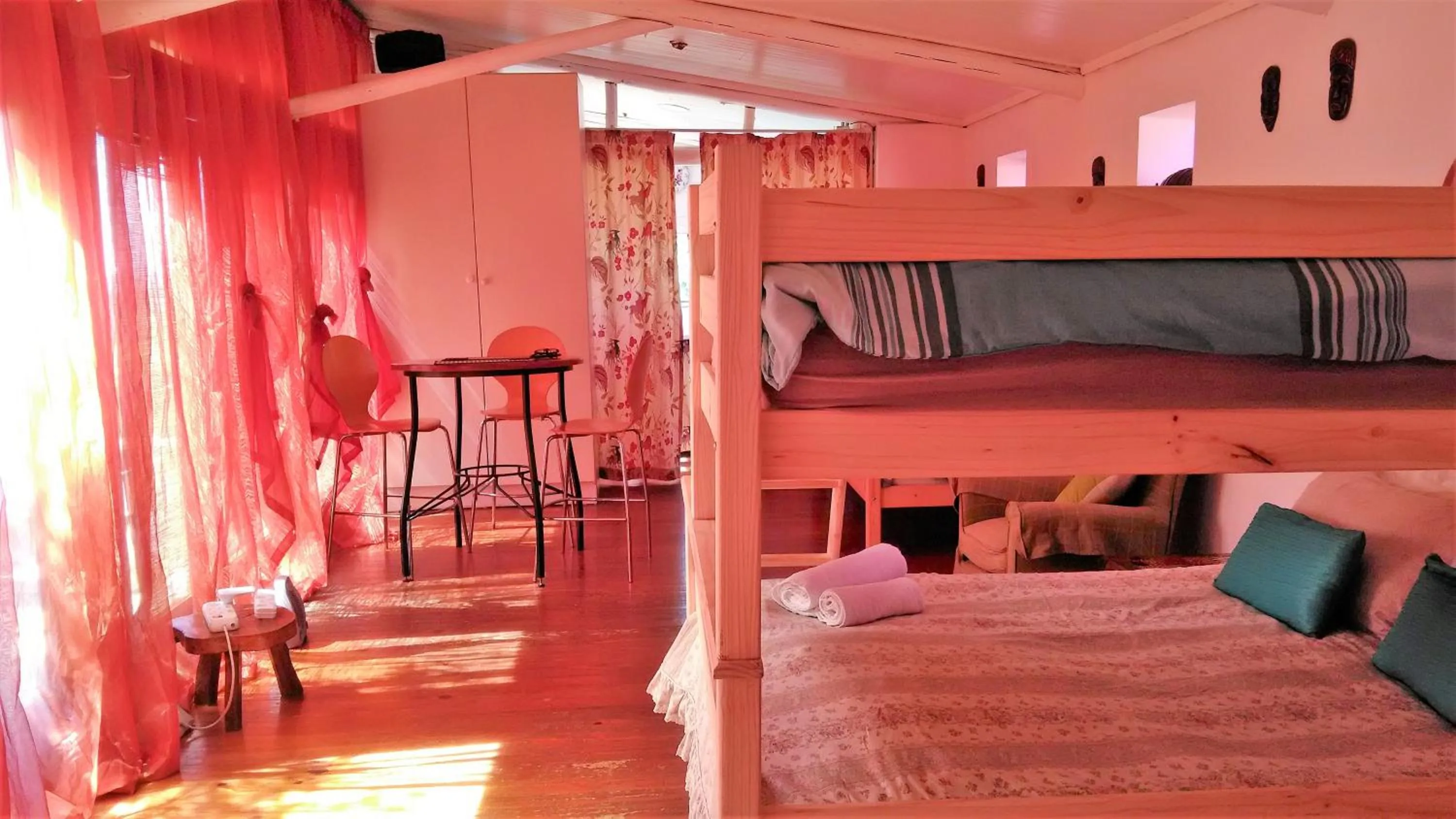 Photo of the whole room, Bed in Westmoreland Lodge