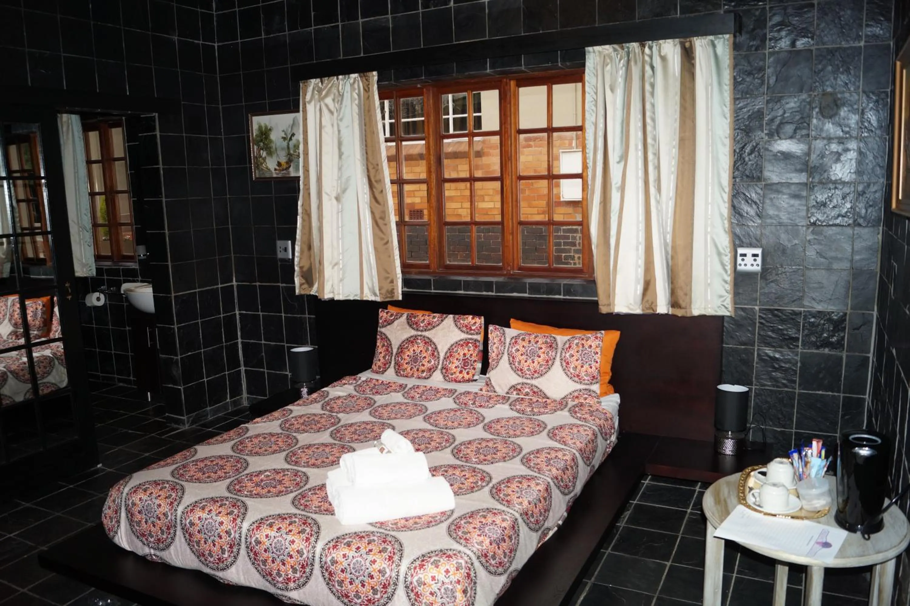 Bedroom, Bed in Westmoreland Lodge