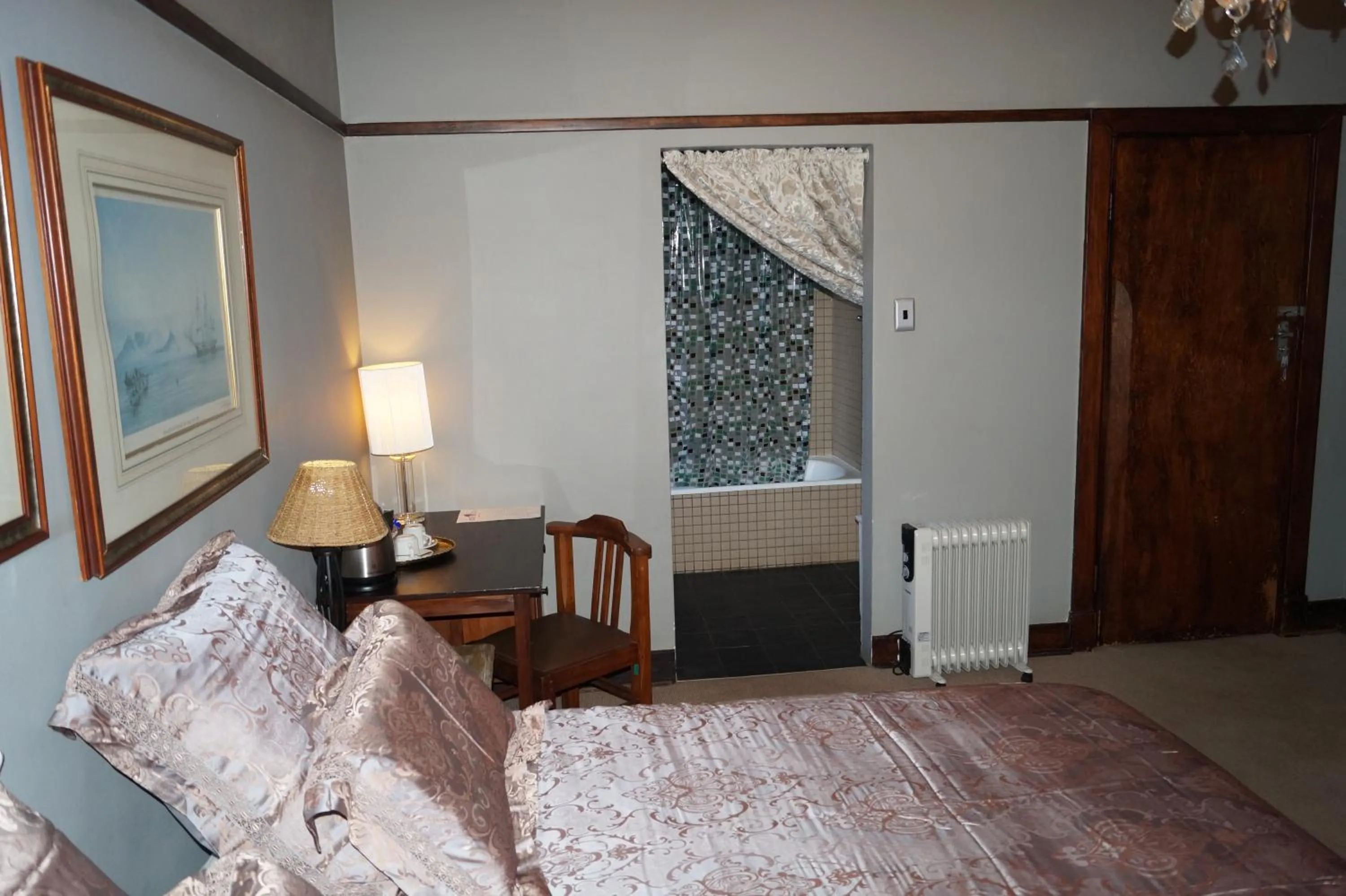 Bedroom, Bed in Westmoreland Lodge