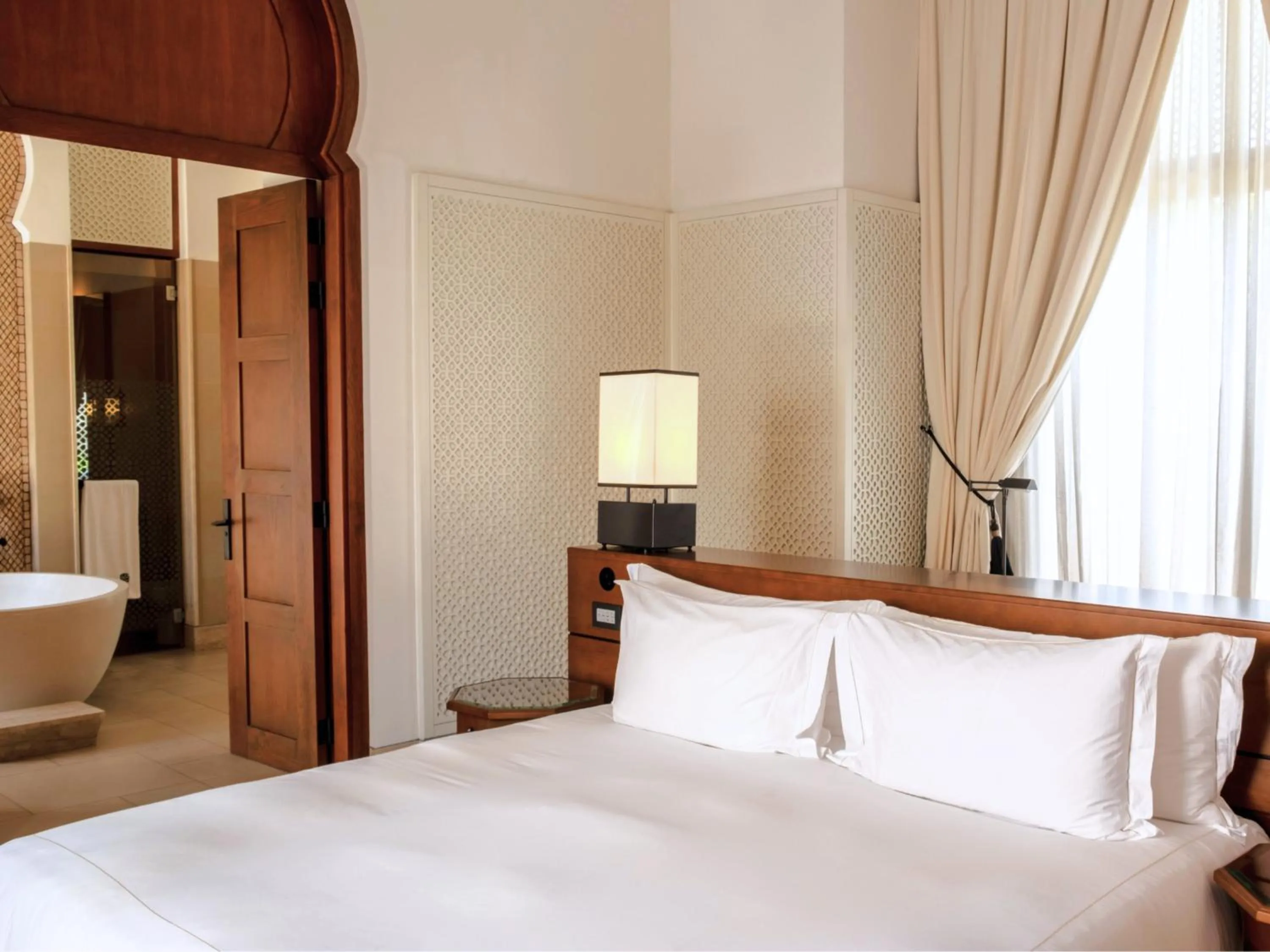 Shower in Banyan Tree Tamouda Bay