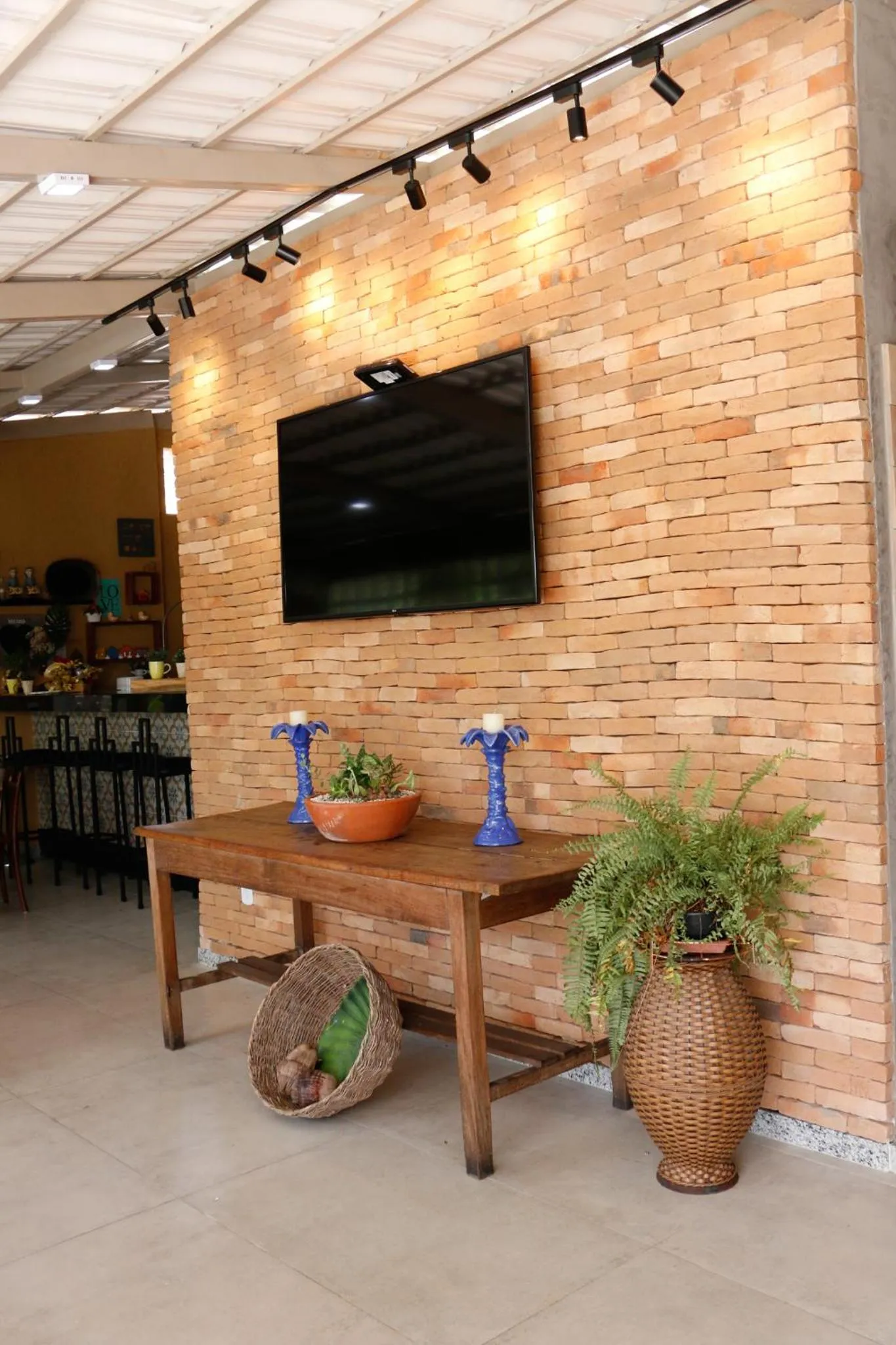 Seating area in San Diego Lancaster Teófilo Otoni