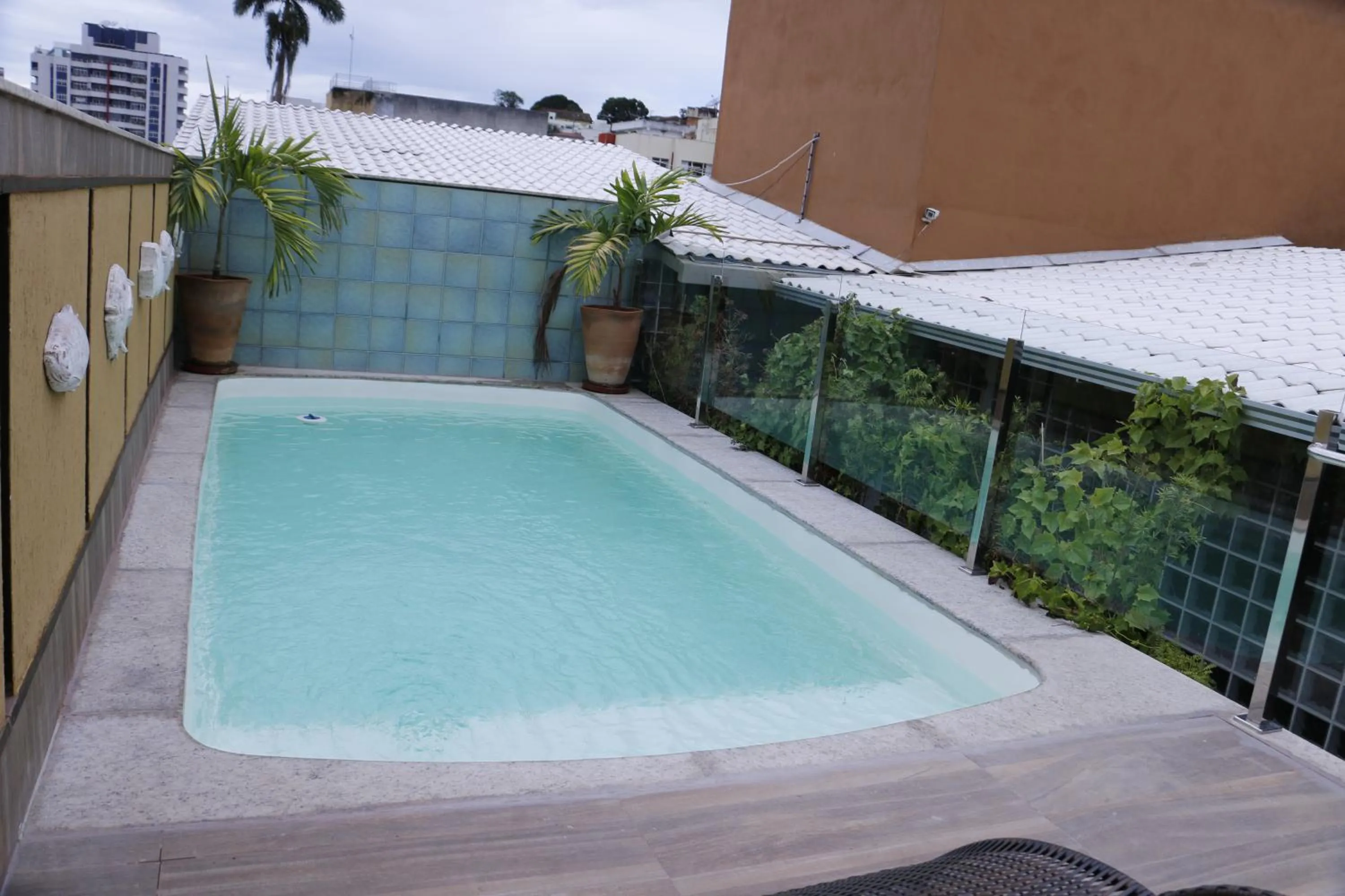 Pool view in San Diego Lancaster Teófilo Otoni