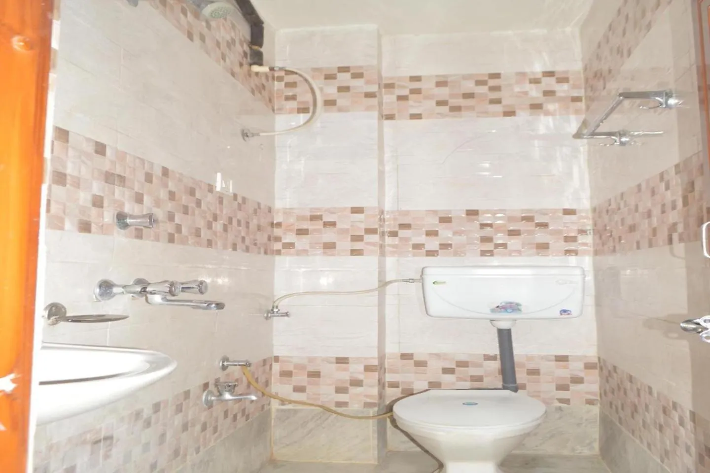 Shower in Ajanta Hotel 100 Mtrs Railway Station & 400 Mtrs Dargah