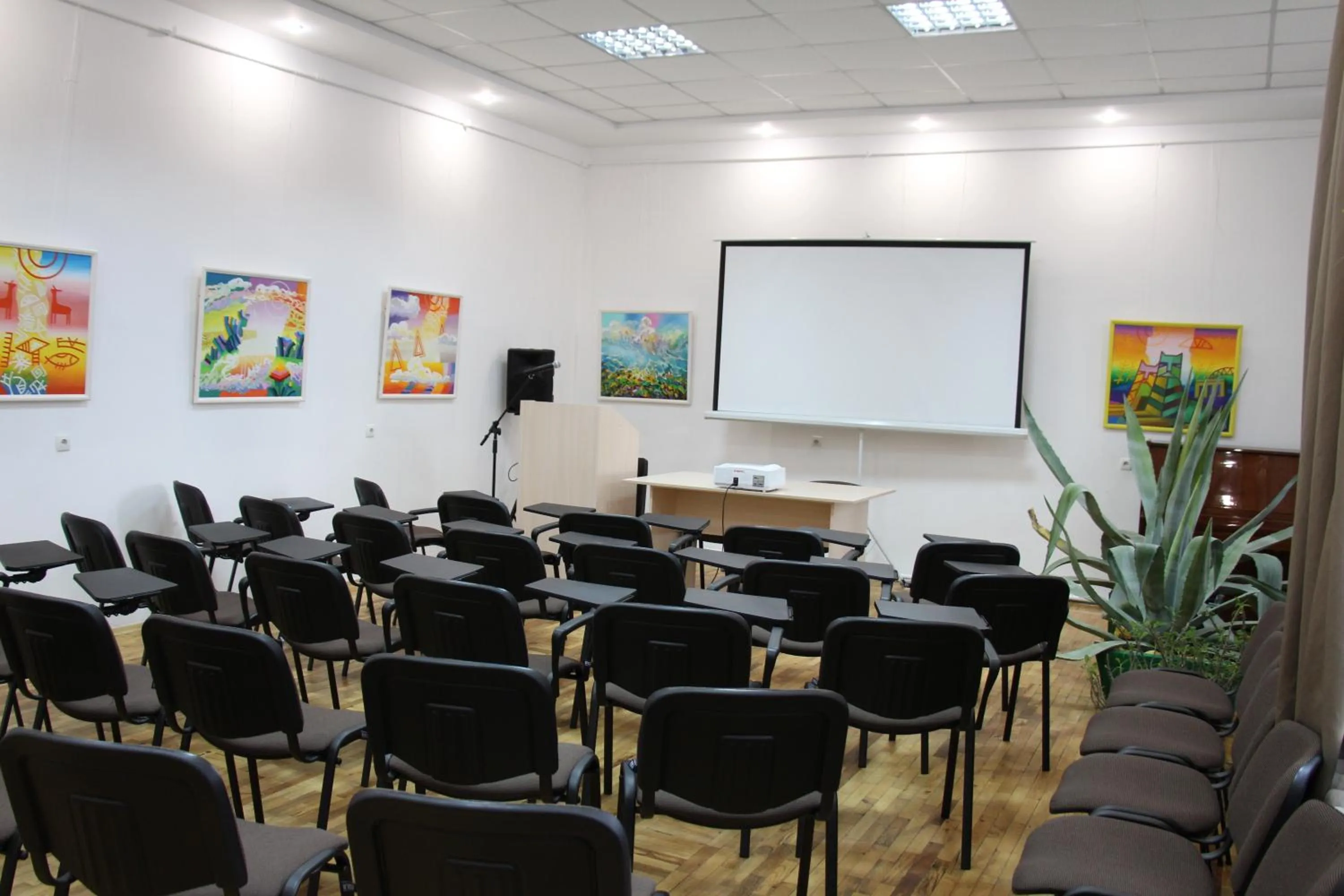 Business facilities in Aristokrat