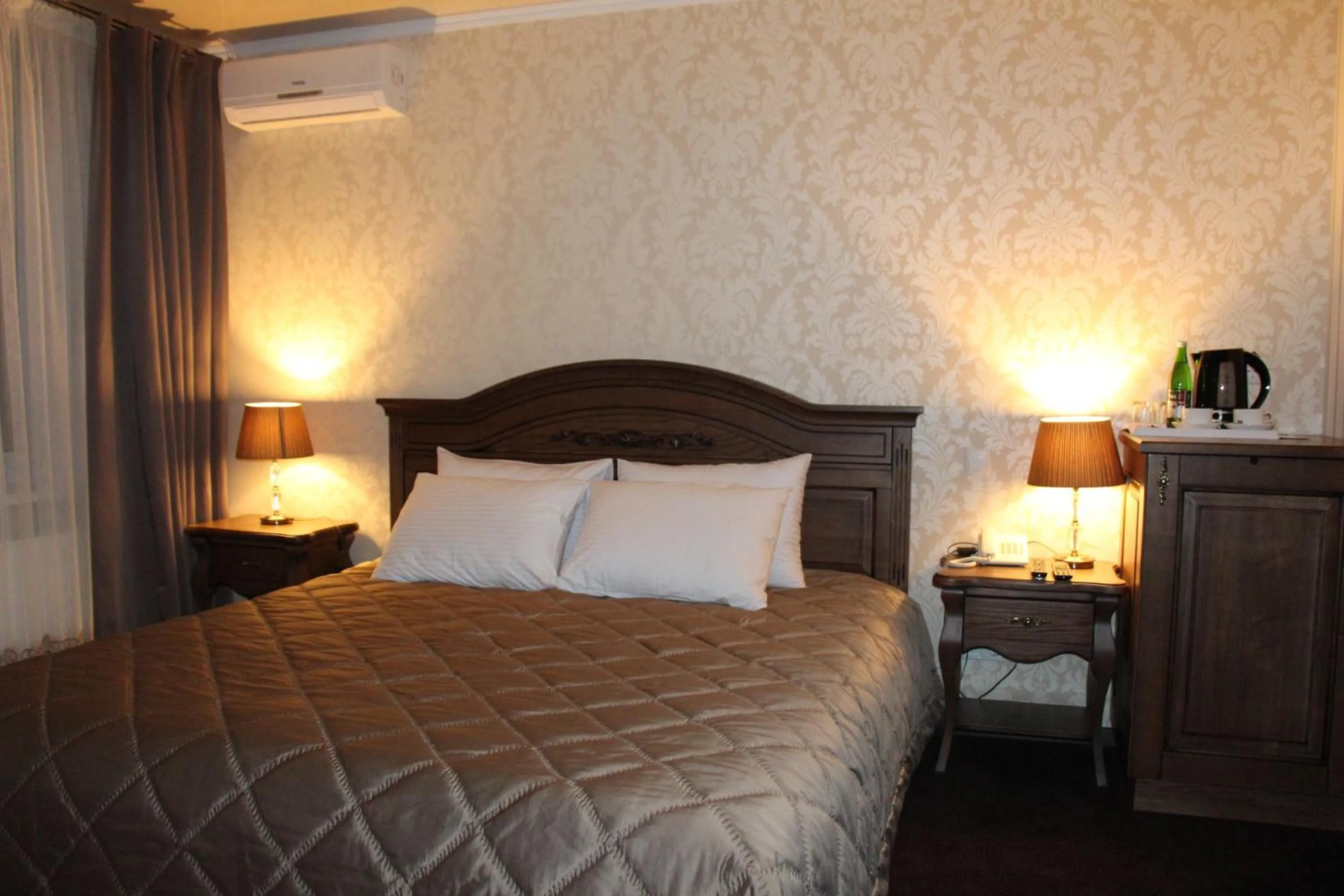 Photo of the whole room, Bed in Aristokrat