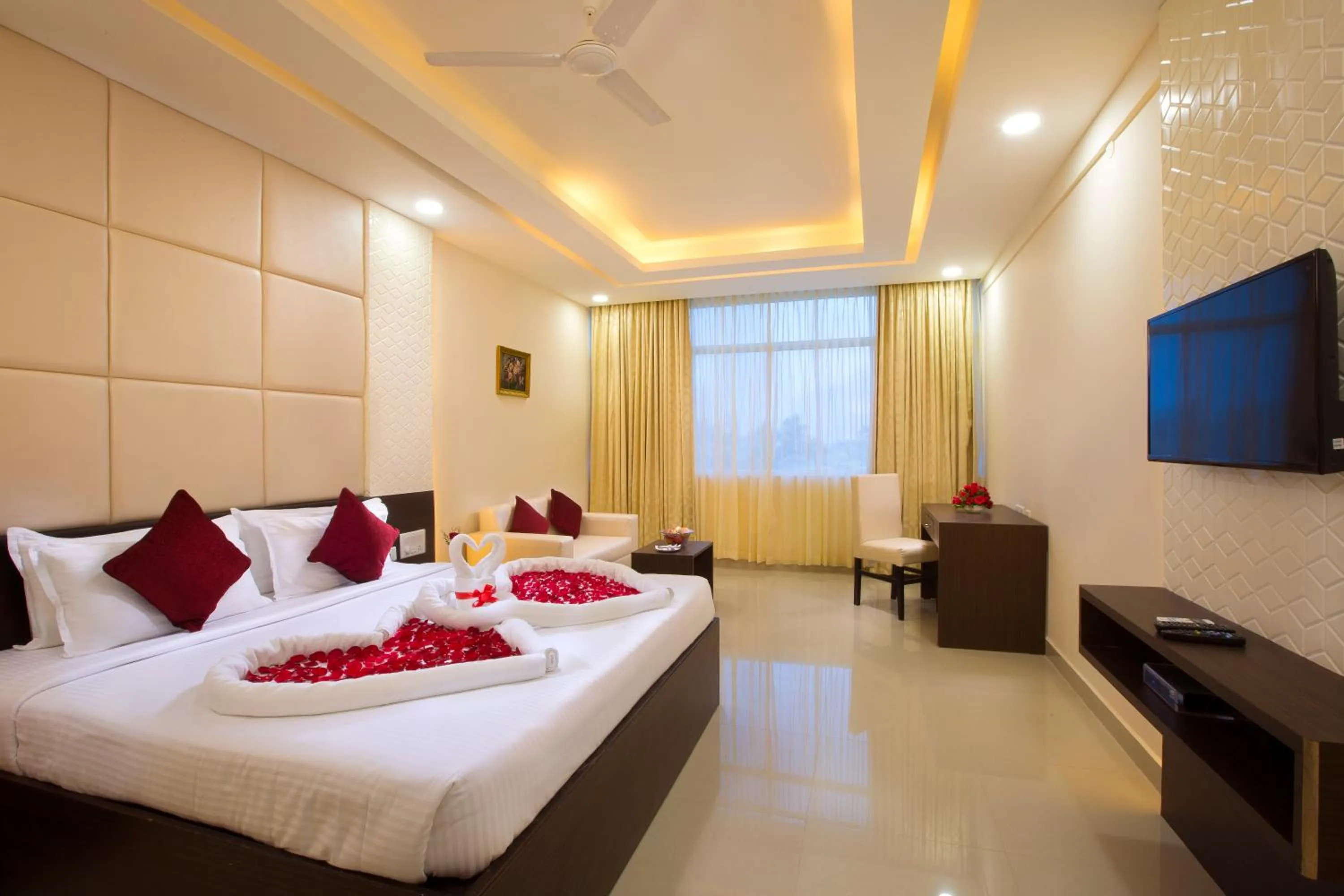 Bedroom, Bed in Landmark Pallavaa Beach Resorts Mahabalipuram
