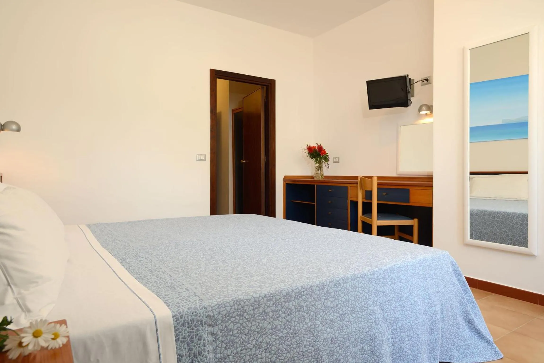 Bedroom, Bed in Hotel Oasis