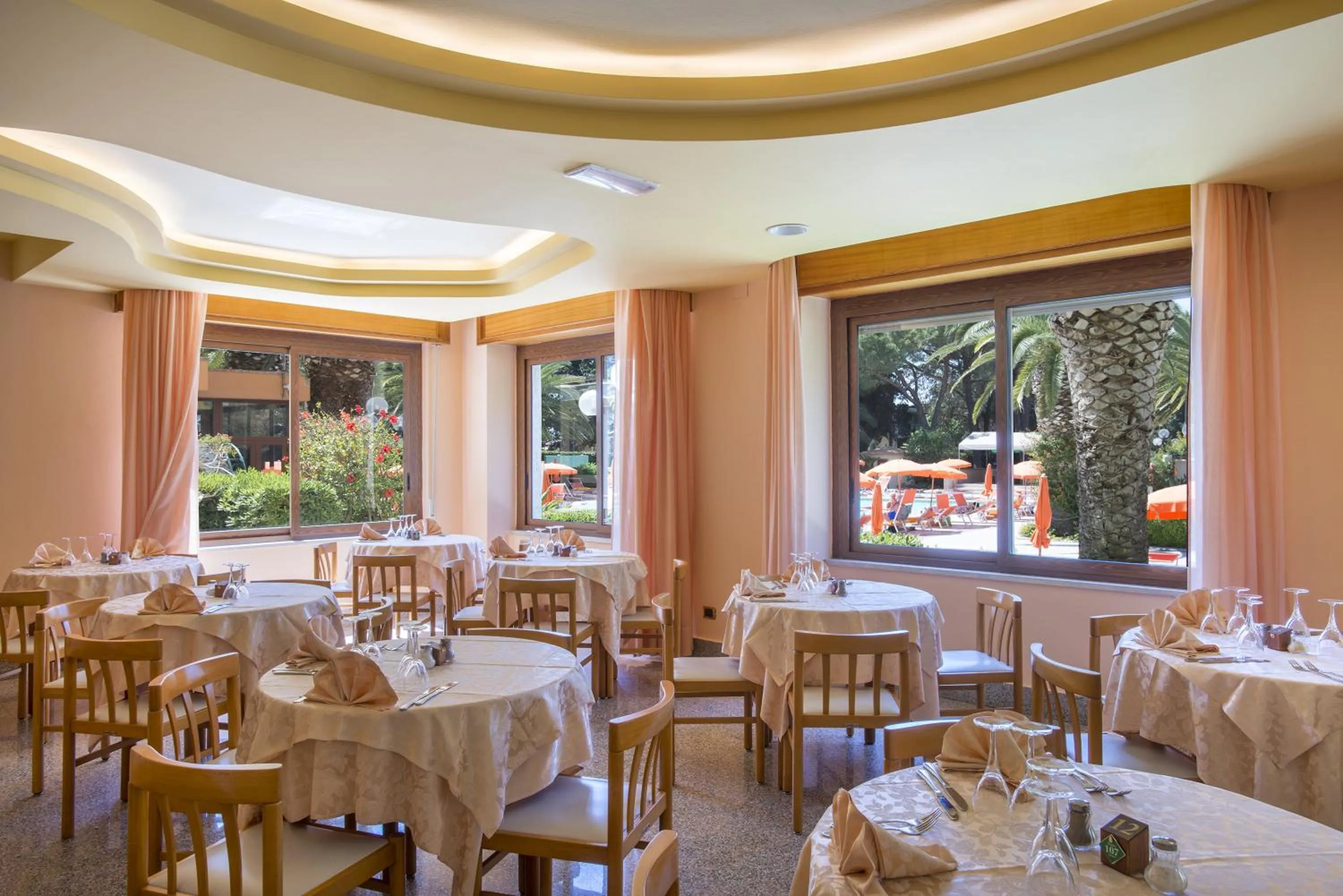 Food and drinks in Hotel Oasis