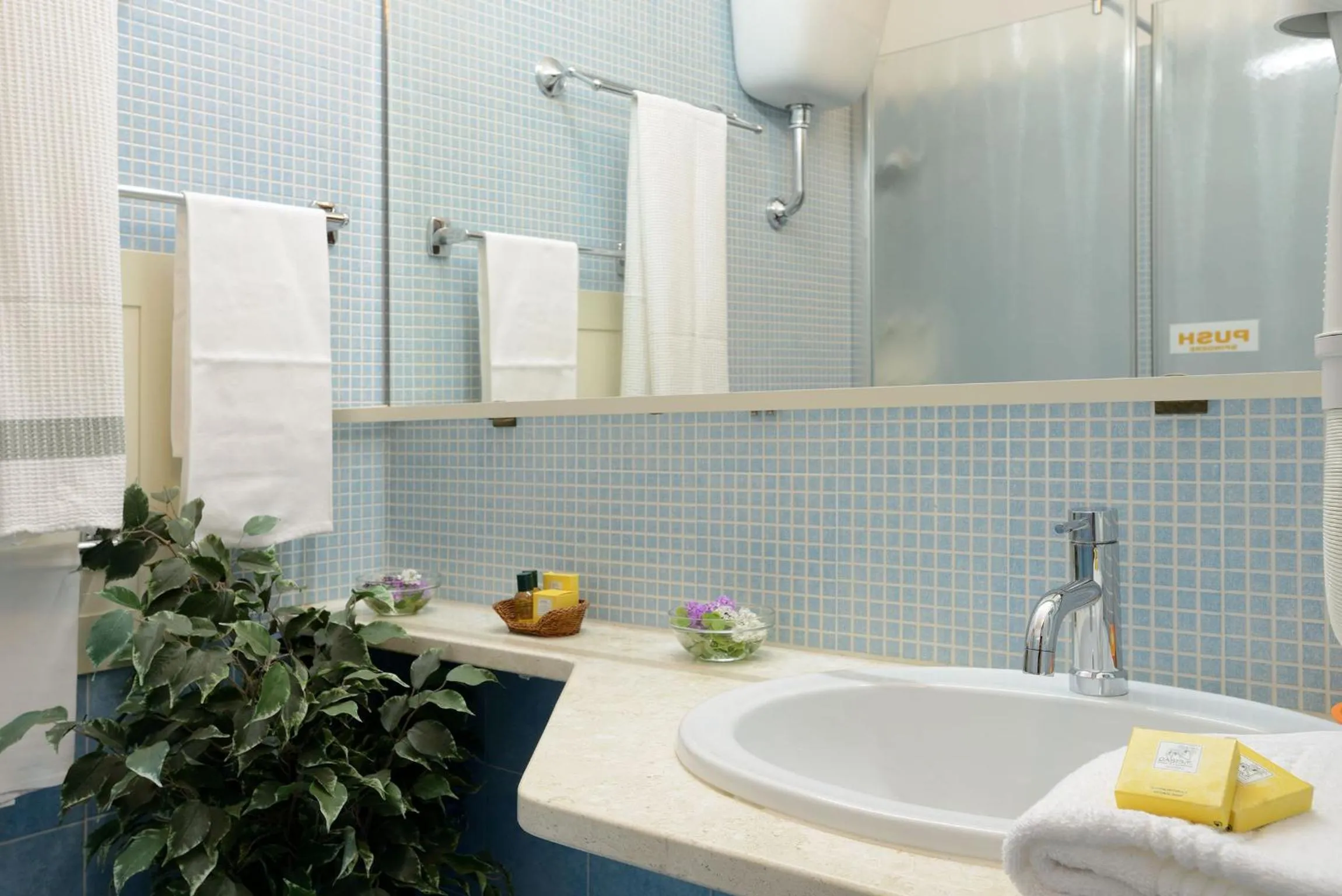 Bathroom in Hotel Oasis