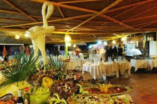 Restaurant/places to eat in Hotel Oasis