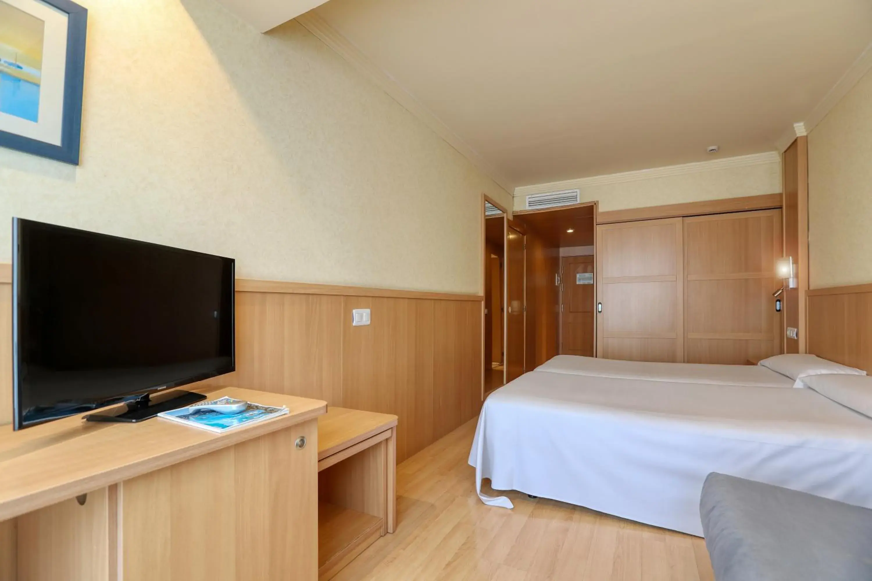 Superior Twin Room in Hotel Guitart Central Park Aqua Resort Superior Twin Room in Hotel Guitart Central Park Aqua Resort