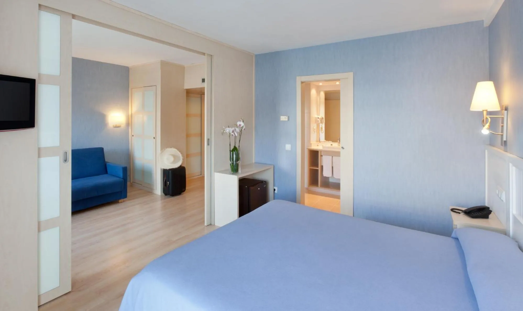 Bedroom, Bed in Hotel Guitart Central Park Aqua Resort