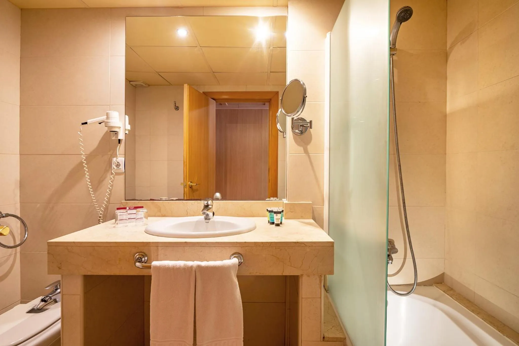 Bathroom in Hotel Guitart Central Park Aqua Resort