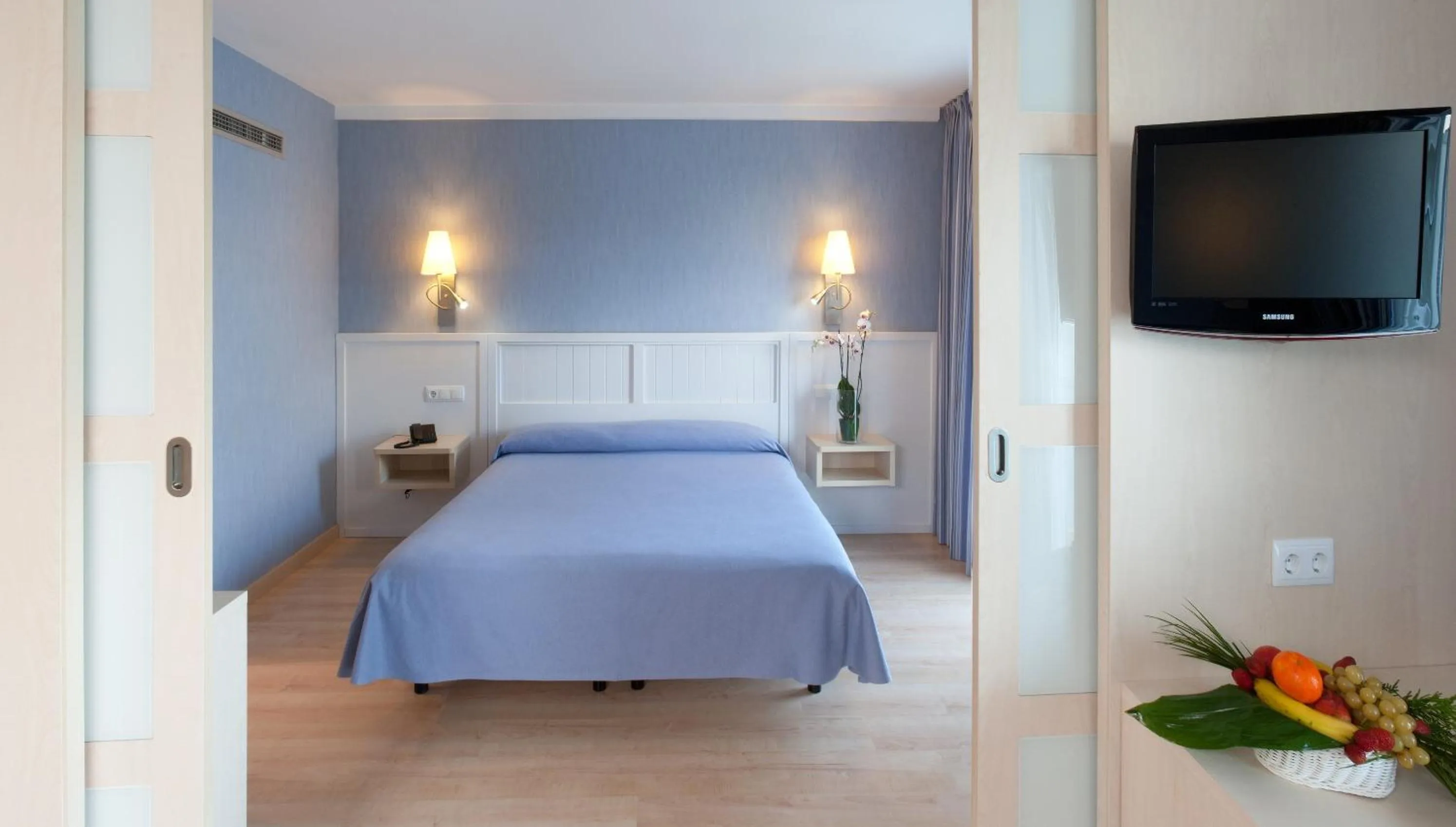 TV and multimedia, Bed in Hotel Guitart Central Park Aqua Resort